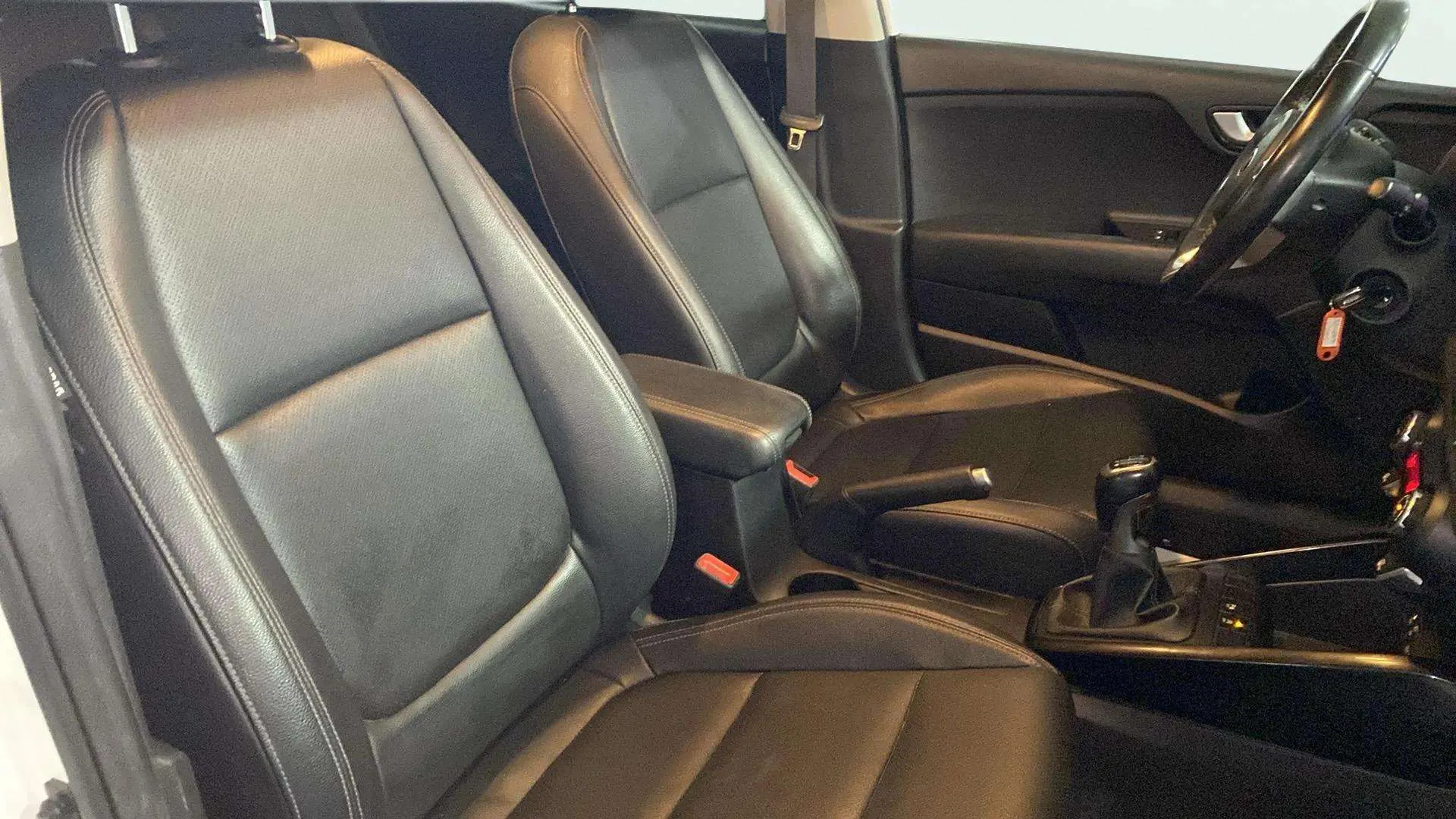 Kia Stonic 1.0 T-GDi Black Edition - foto 23