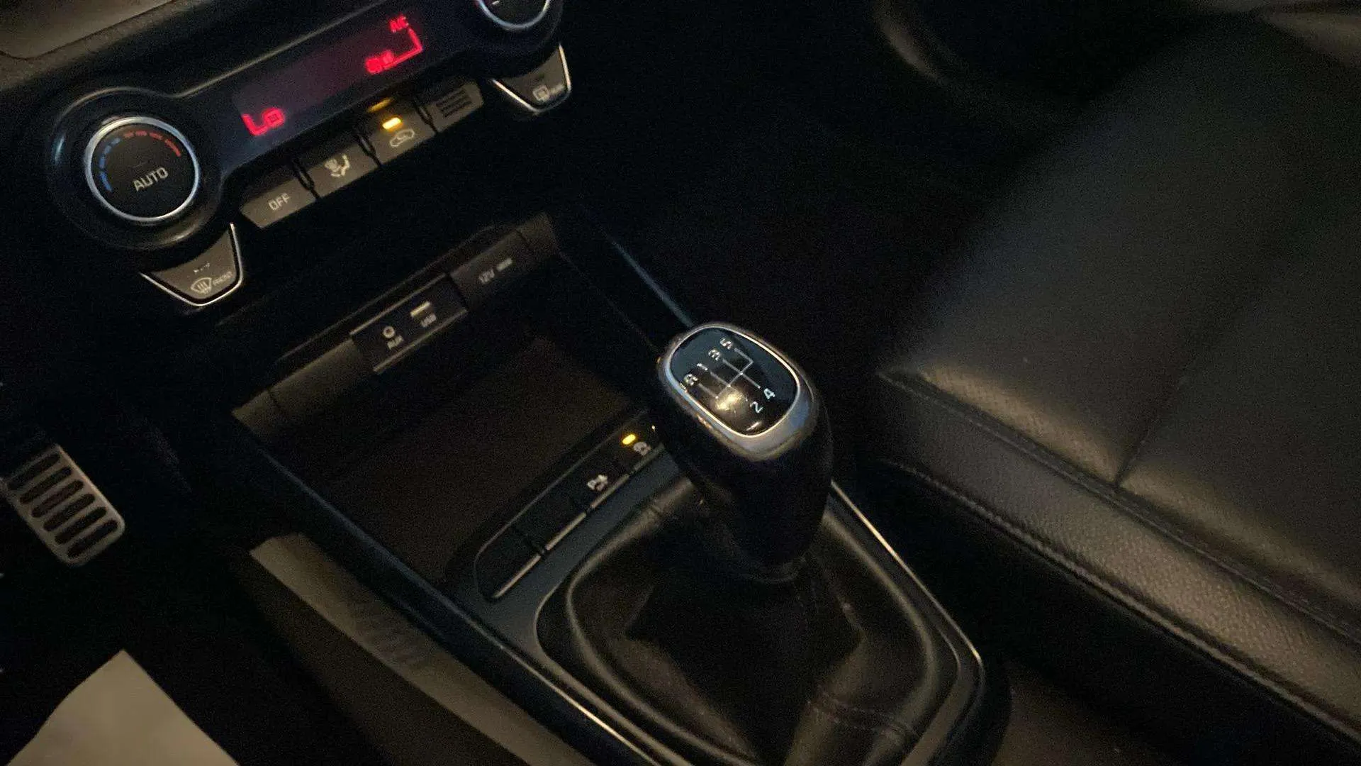 Kia Stonic 1.0 T-GDi Black Edition - foto 19