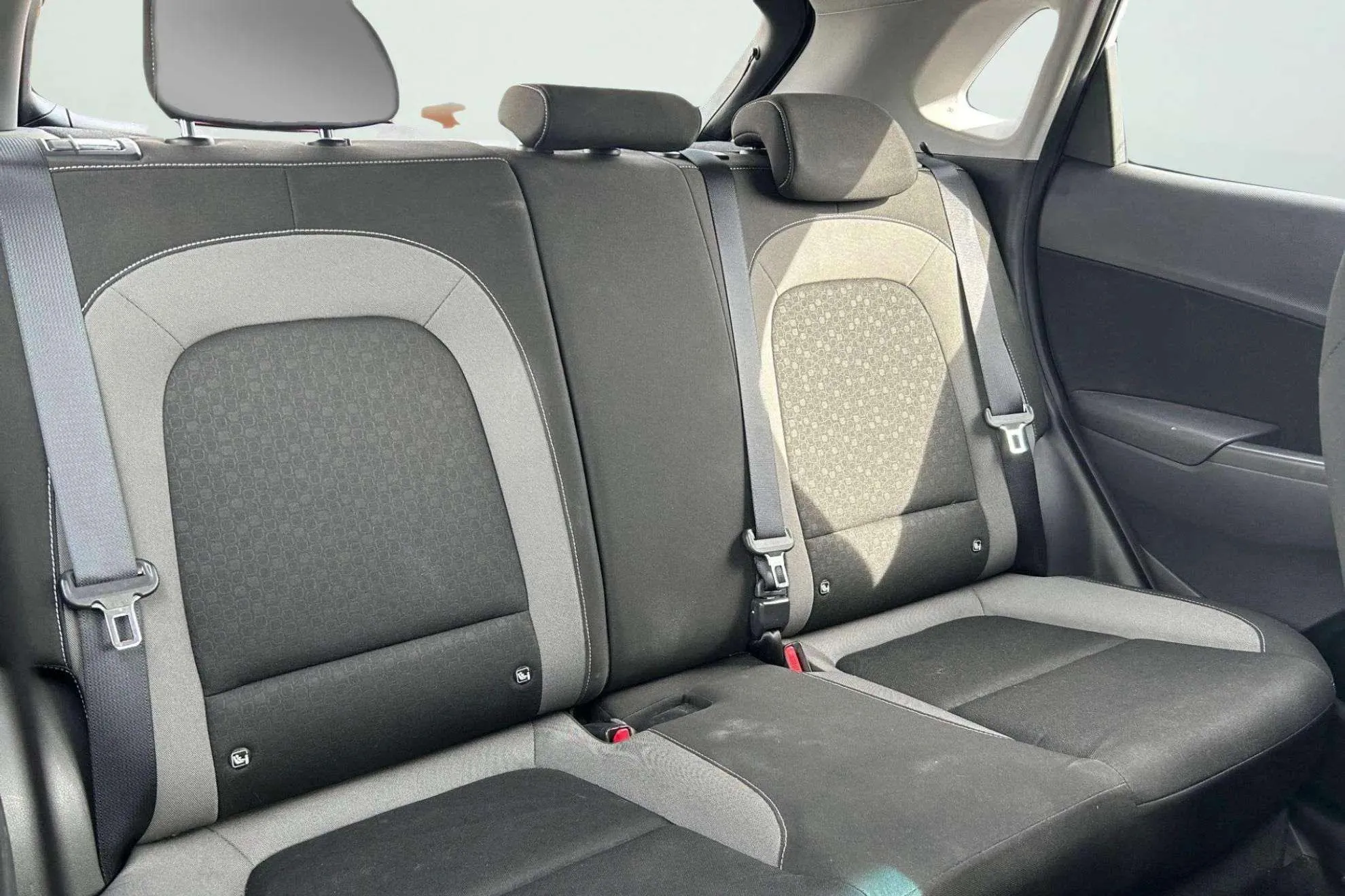 Hyundai Kona 1.6 GDI HEV Klass DCT - foto 15