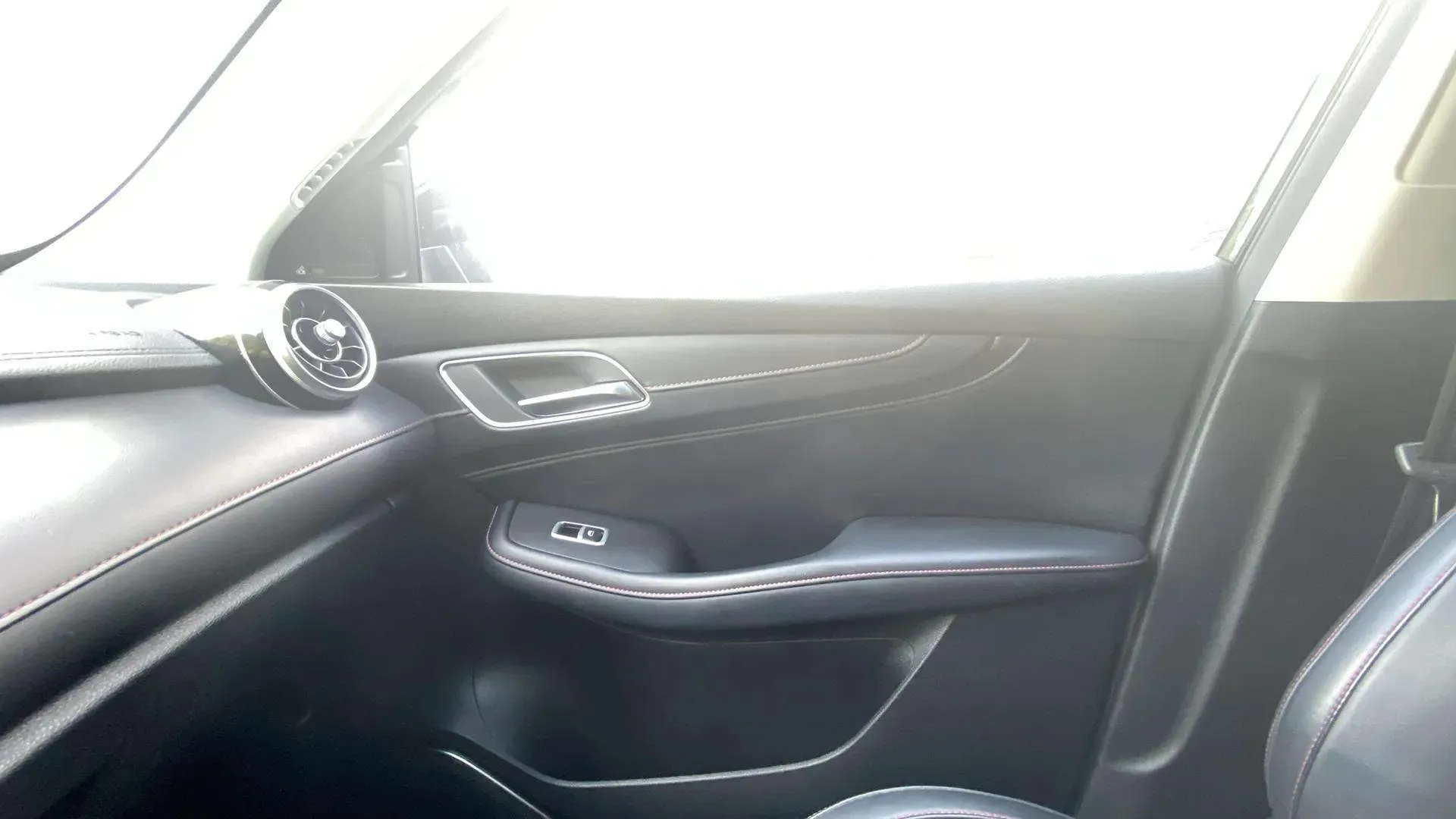 MG HS 1.5 Turbo GDI Comfort DCT - foto 16