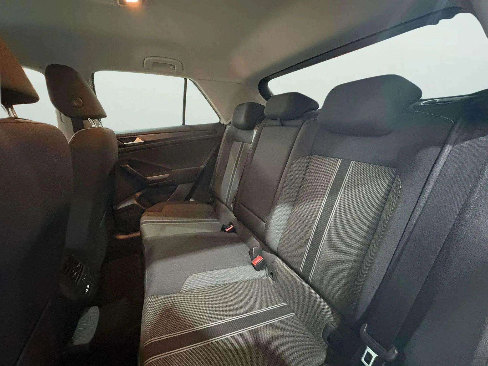 Volkswagen T-Roc Advance 1.5 TSI DSG - foto 17