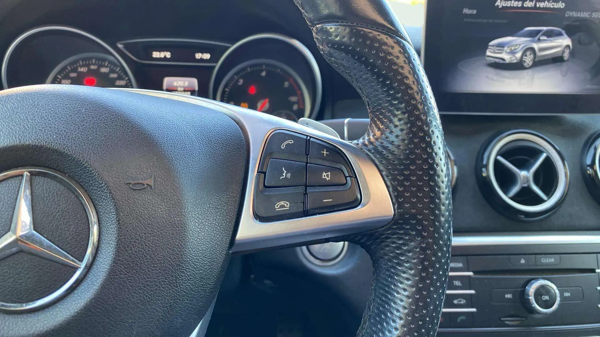 Mercedes-Benz GLA 220 d 4MATIC AMG Line - foto 13