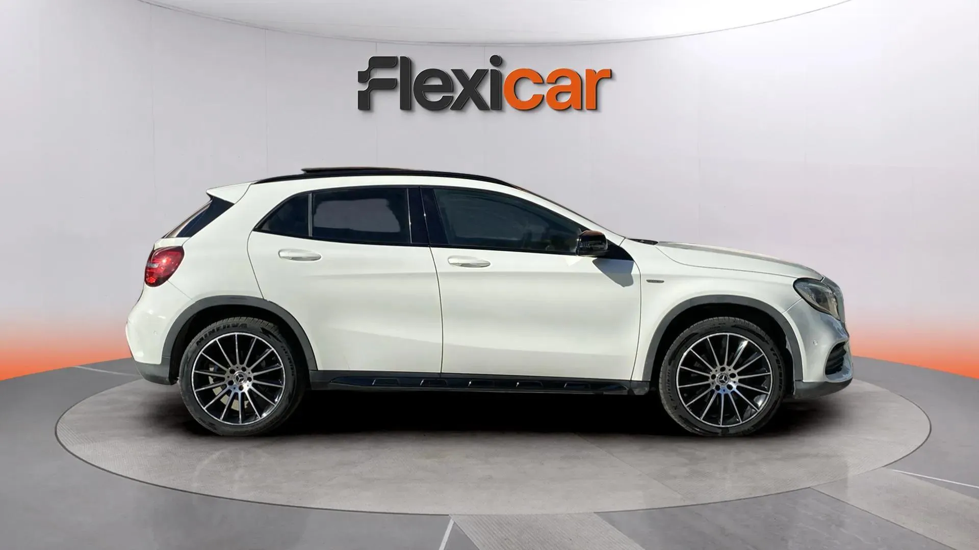 Mercedes-Benz GLA 220 d 4MATIC AMG Line - foto 6