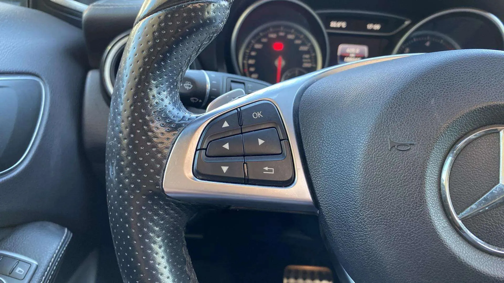 Mercedes-Benz GLA 220 d 4MATIC AMG Line - foto 12