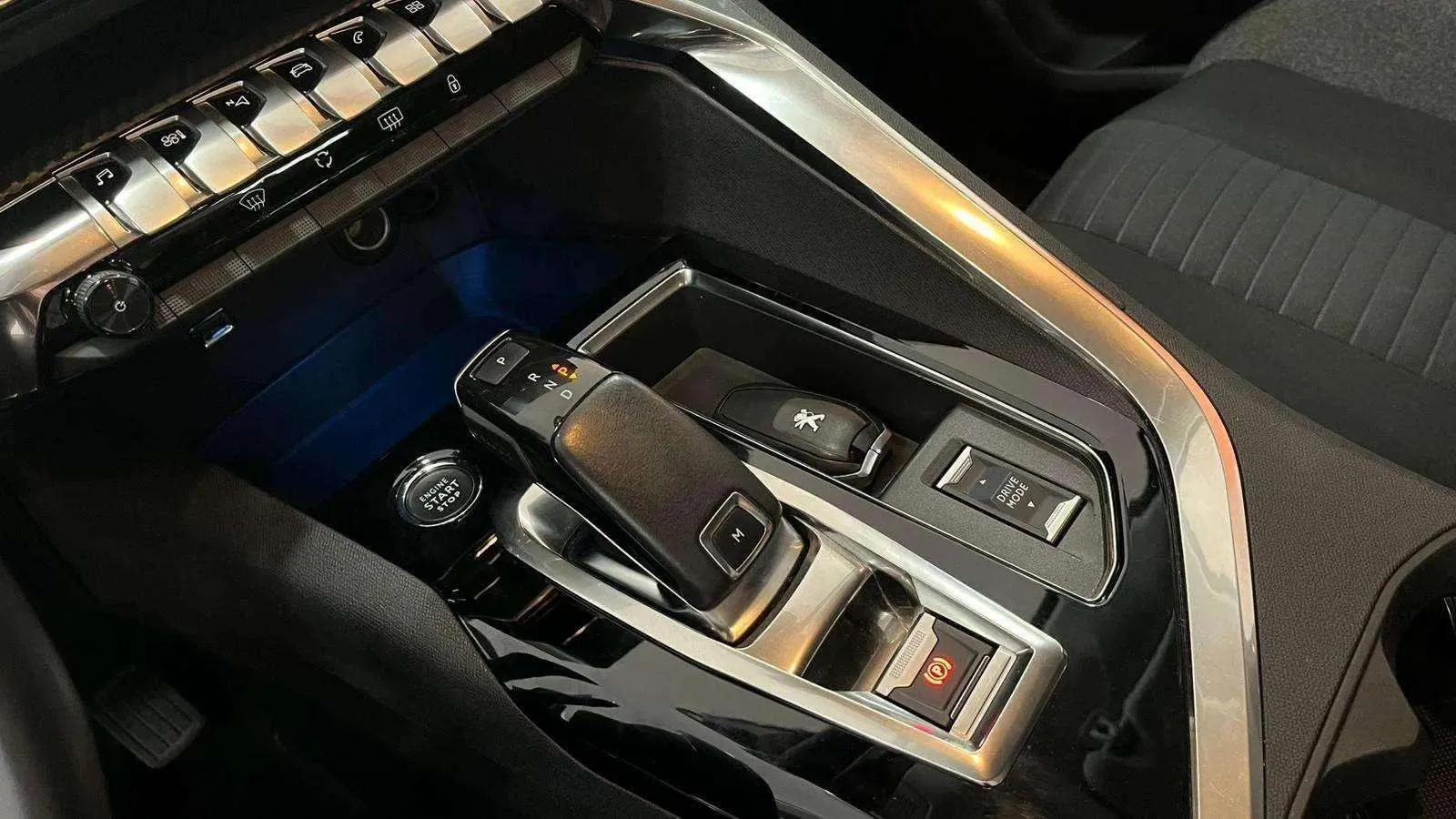 Peugeot 3008 1.2 PureTech Style EAT8 - foto 15