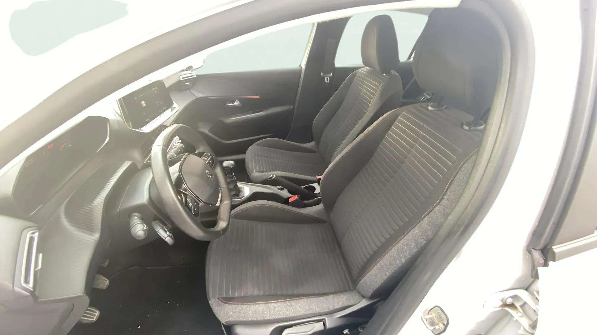 Peugeot 208 PureTech Allure - foto 11