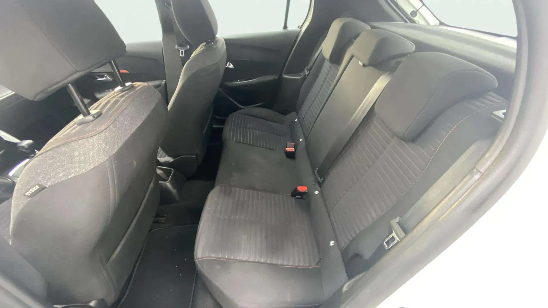 Peugeot 208 PureTech Allure - foto 12