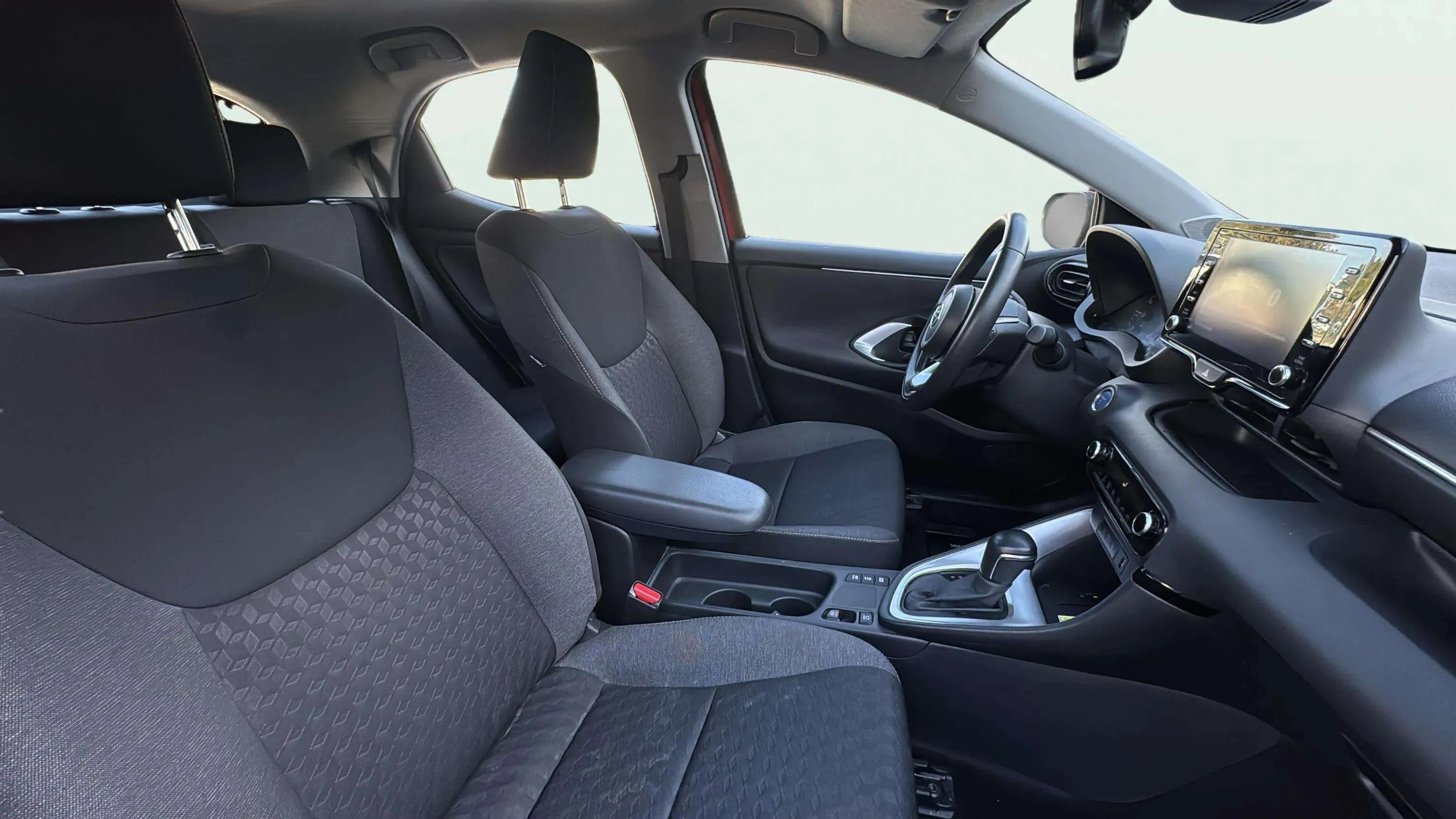 Toyota Yaris 1.5 120H Active Plus - foto 17
