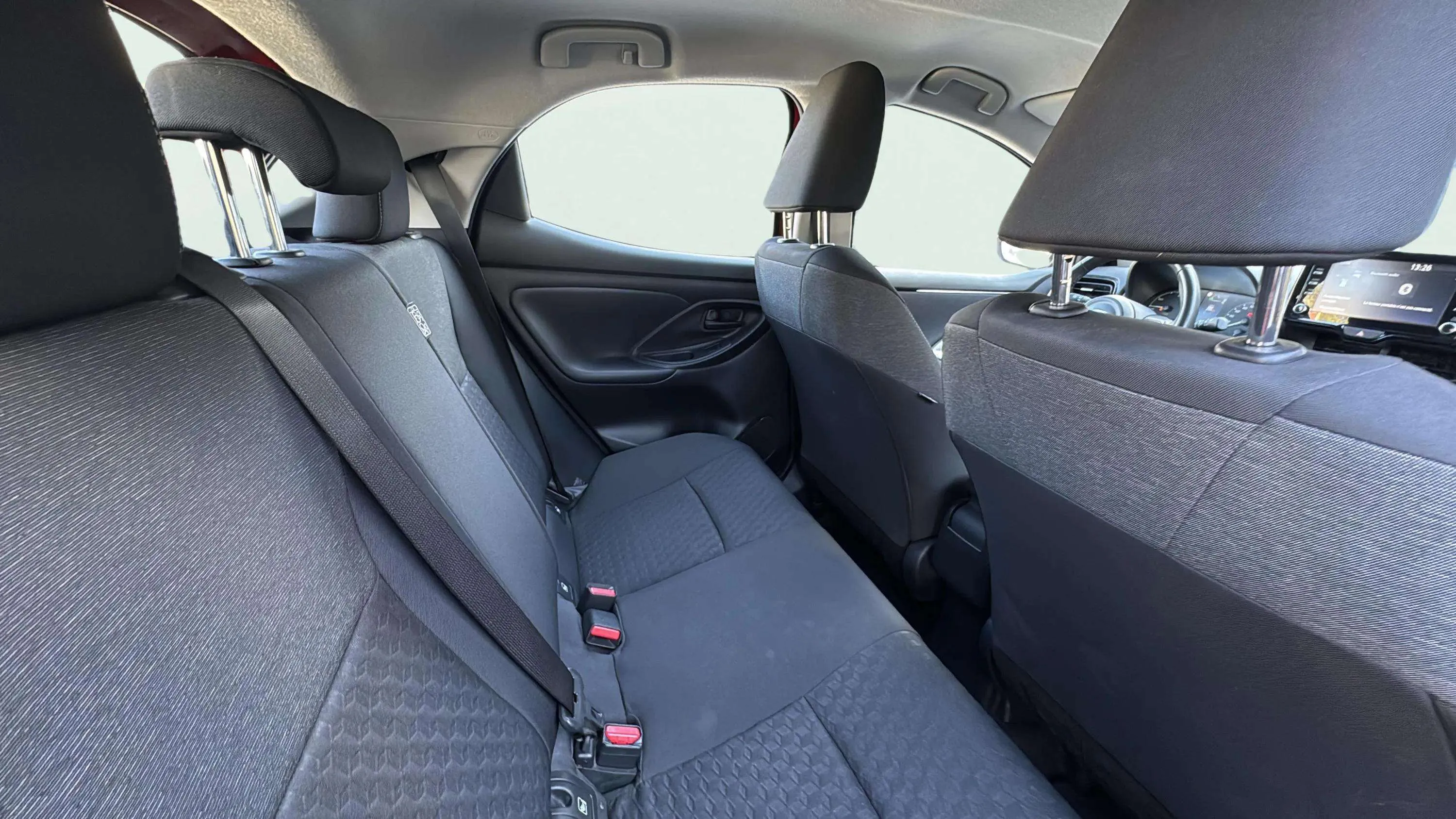 Toyota Yaris 1.5 120H Active Plus - foto 18