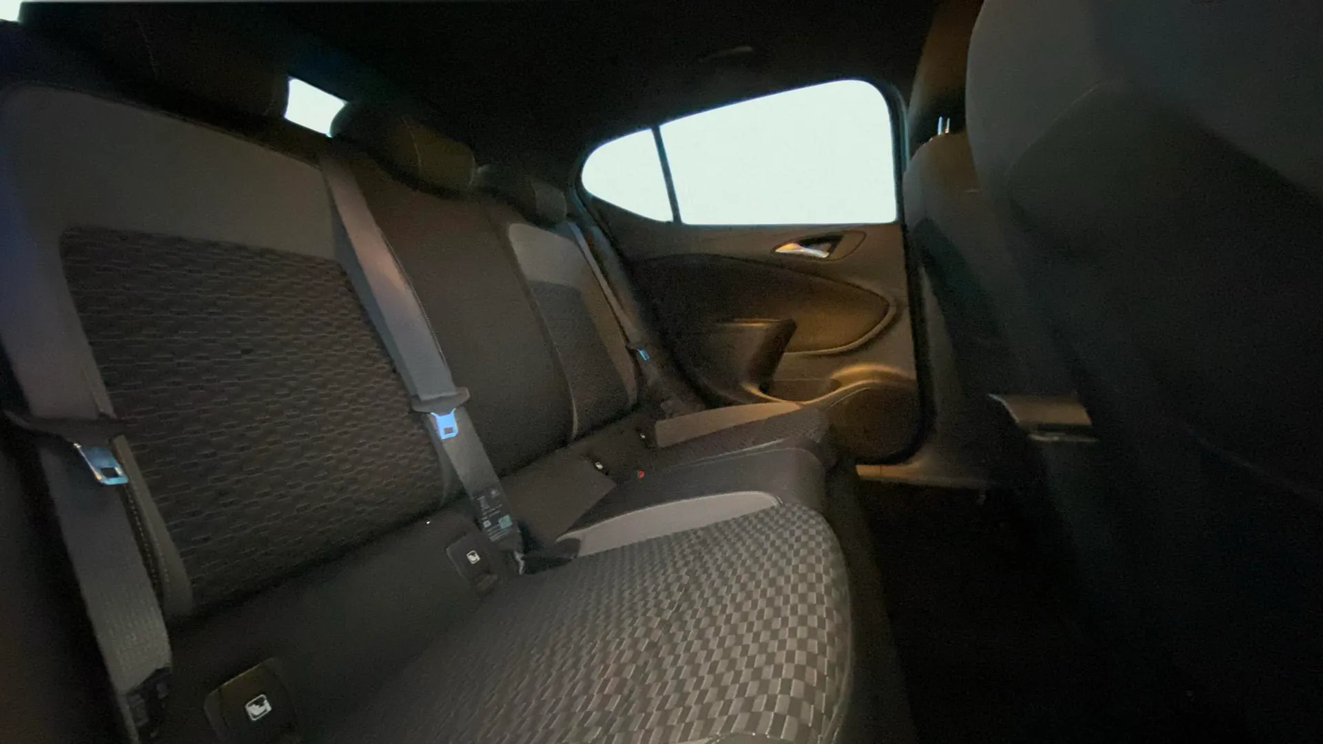 Opel Astra 1.2T SHT Business Elegance - foto 14