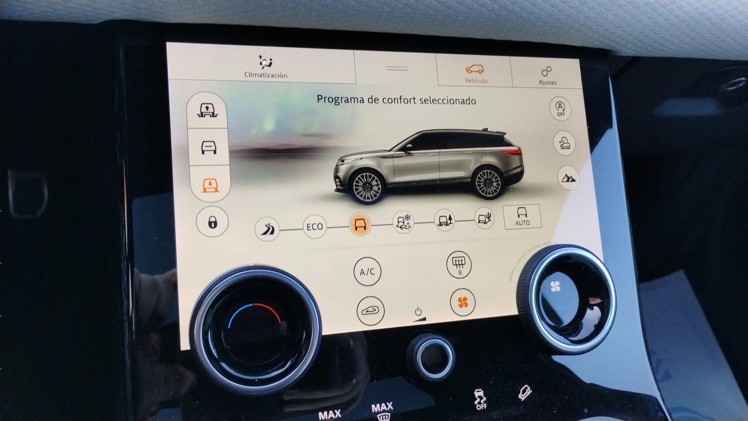 Land Rover Range Rover Velar 2.0D D180 R-Dynamic HSE 4WD - foto 20