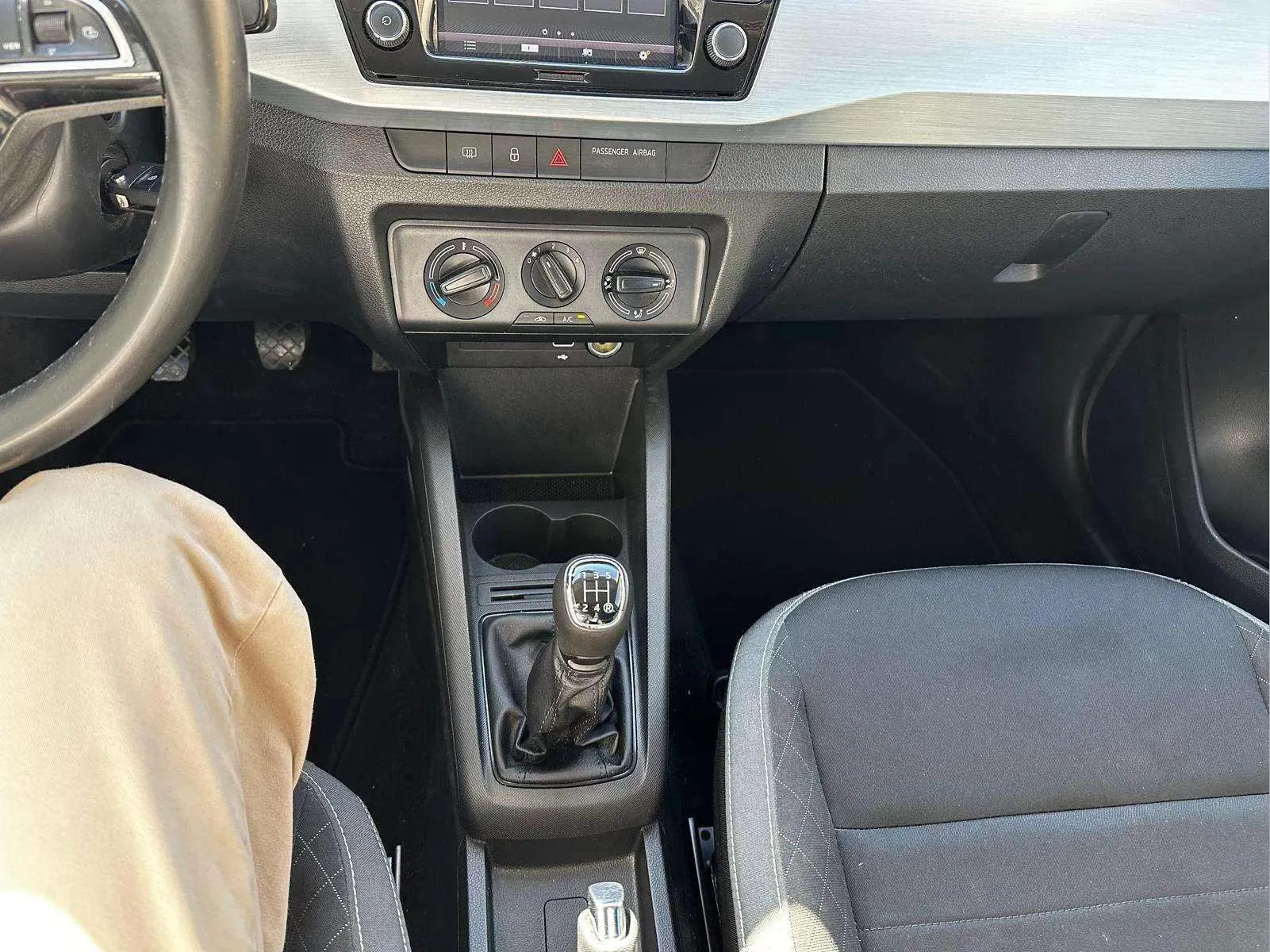 Škoda Fabia 1.0 MPI Like - foto 18