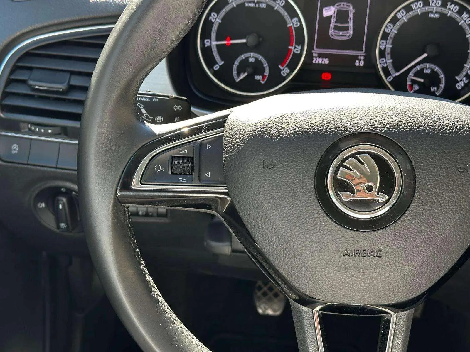 Škoda Fabia 1.0 MPI Like - foto 10