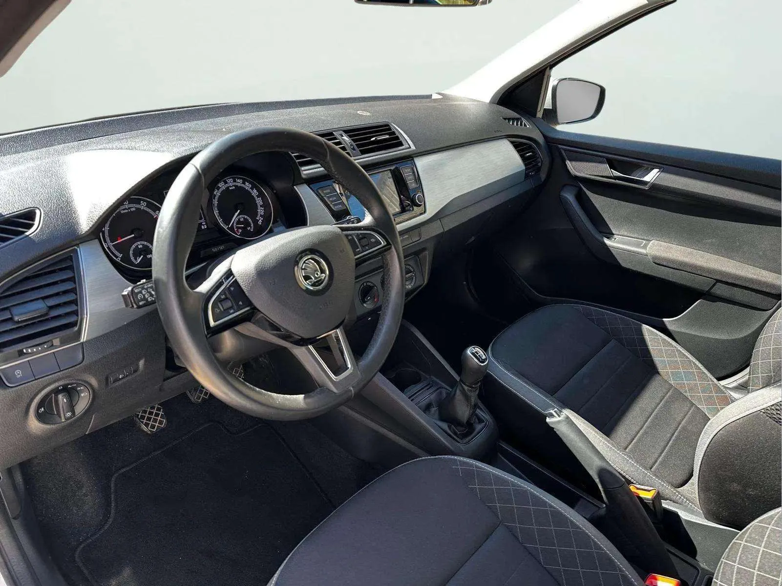 Škoda Fabia 1.0 MPI Like - foto 19