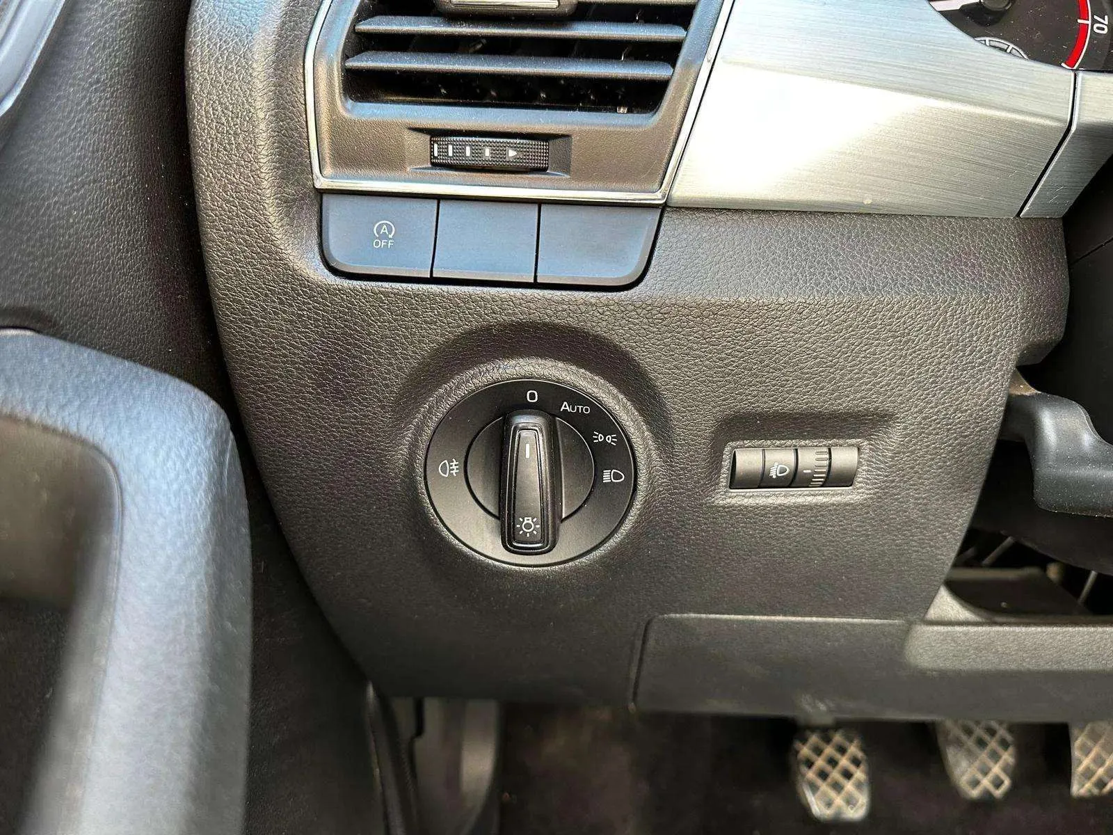 Škoda Fabia 1.0 MPI Like - foto 14