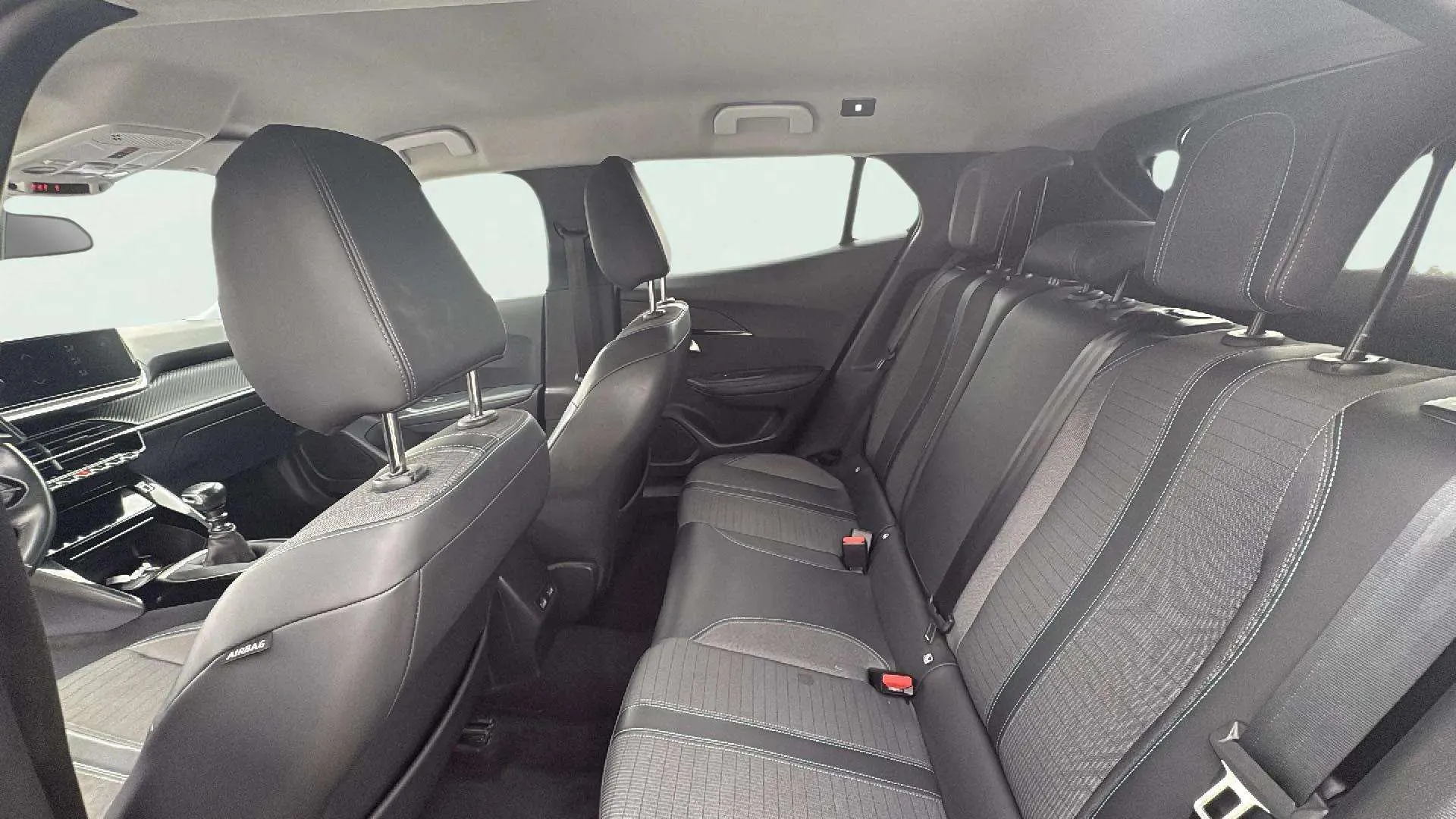 Peugeot 2008 Allure Pack PureTech 130 BVM6 - foto 14