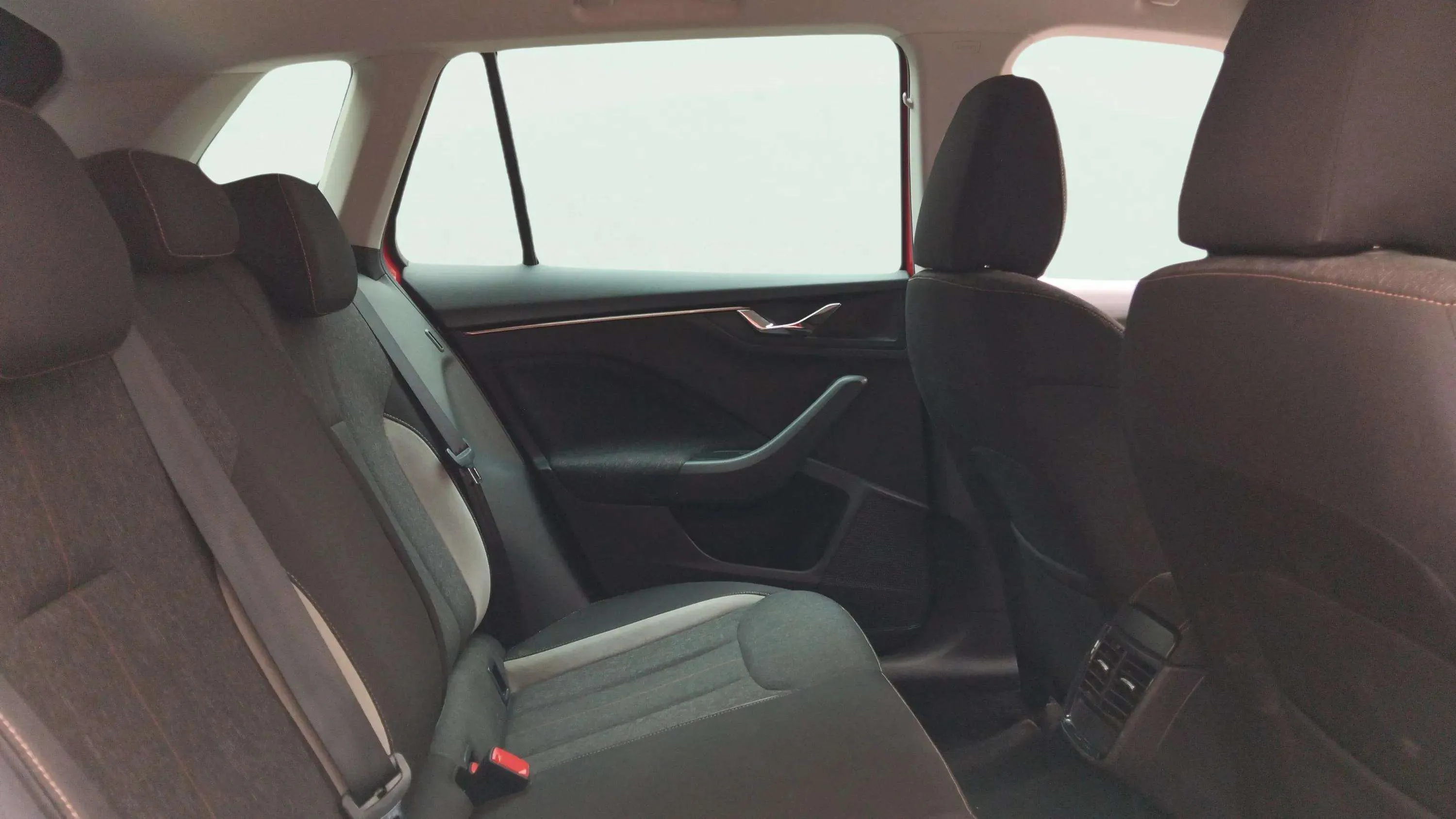 Škoda Kamiq 1.0 TSI DSG Ambition - foto 10