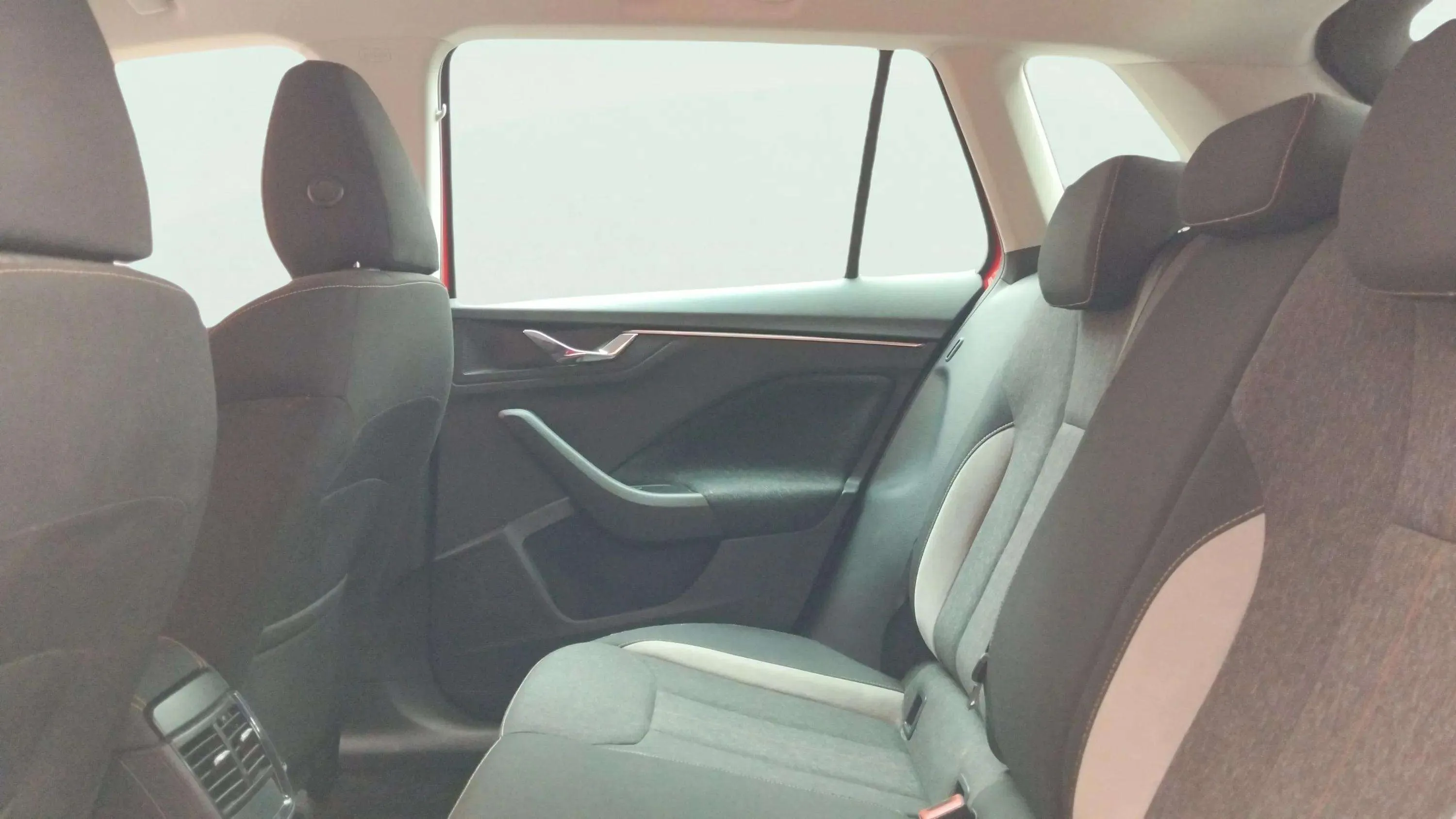 Škoda Kamiq 1.0 TSI DSG Ambition - foto 8