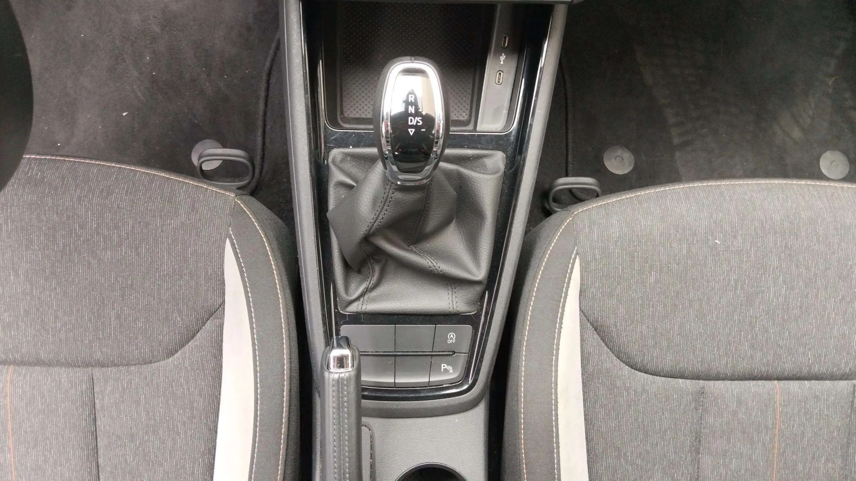 Škoda Kamiq 1.0 TSI DSG Ambition - foto 13