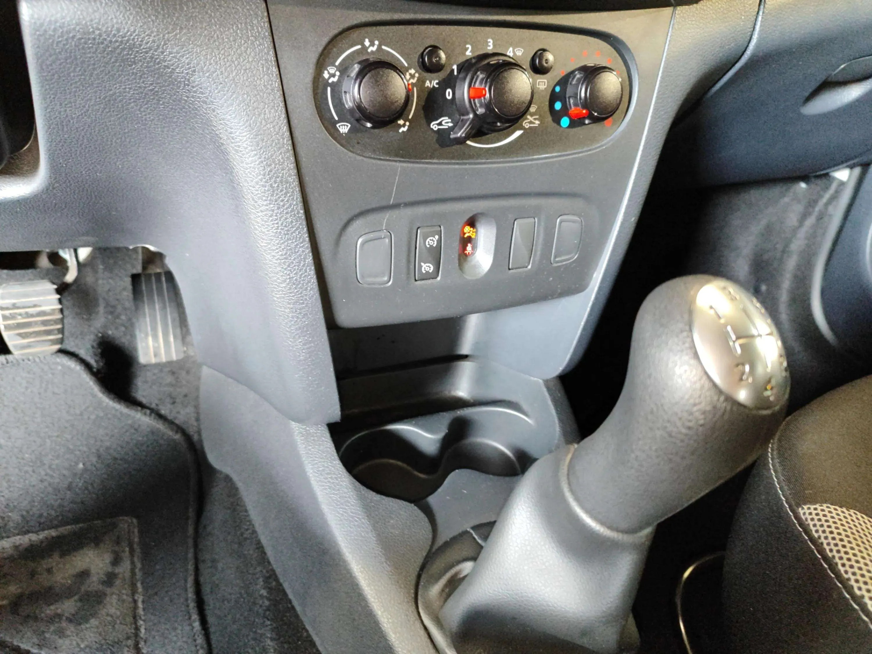 Dacia Sandero Essential TCe - foto 22