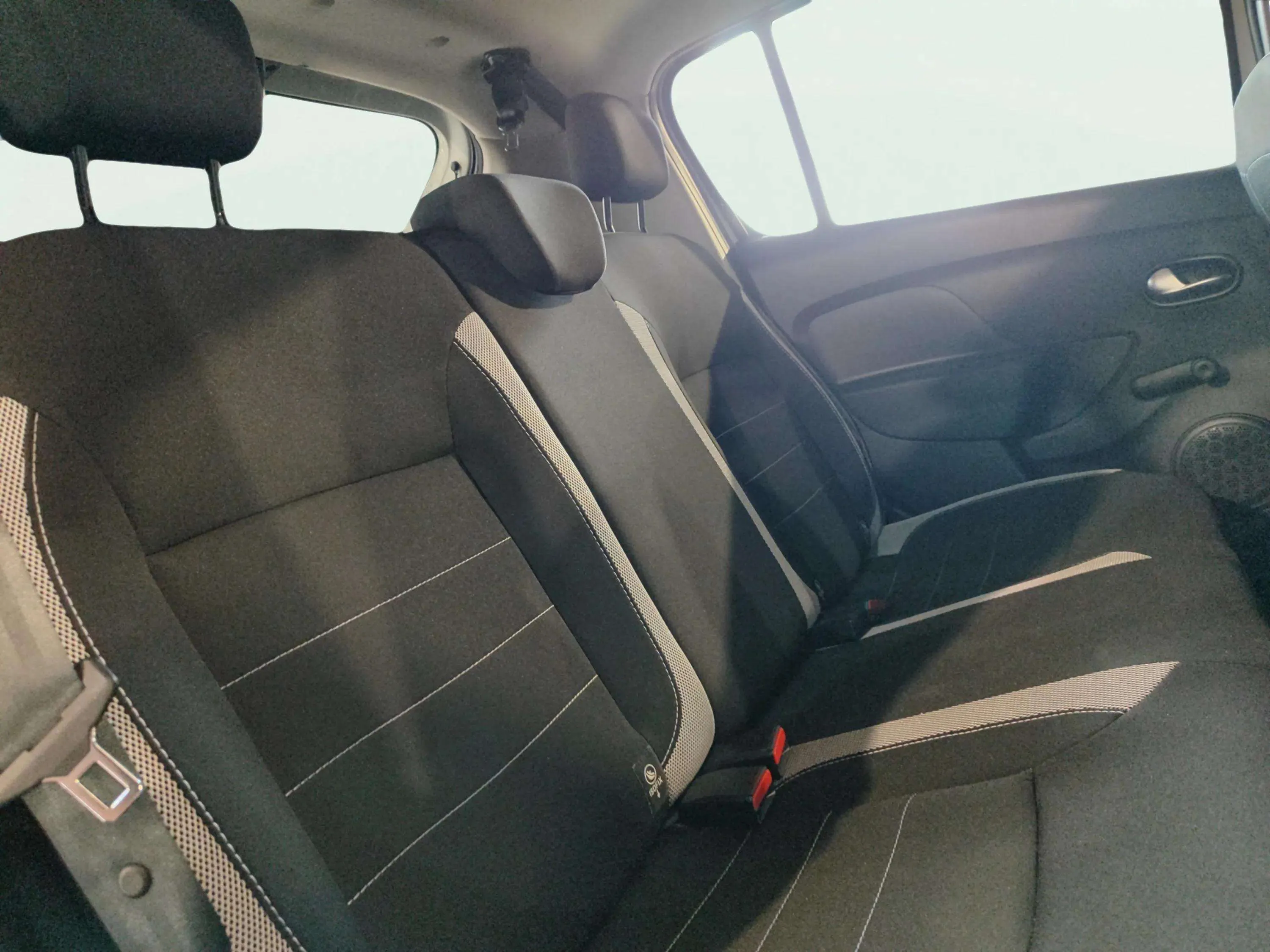 Dacia Sandero Essential TCe - foto 14