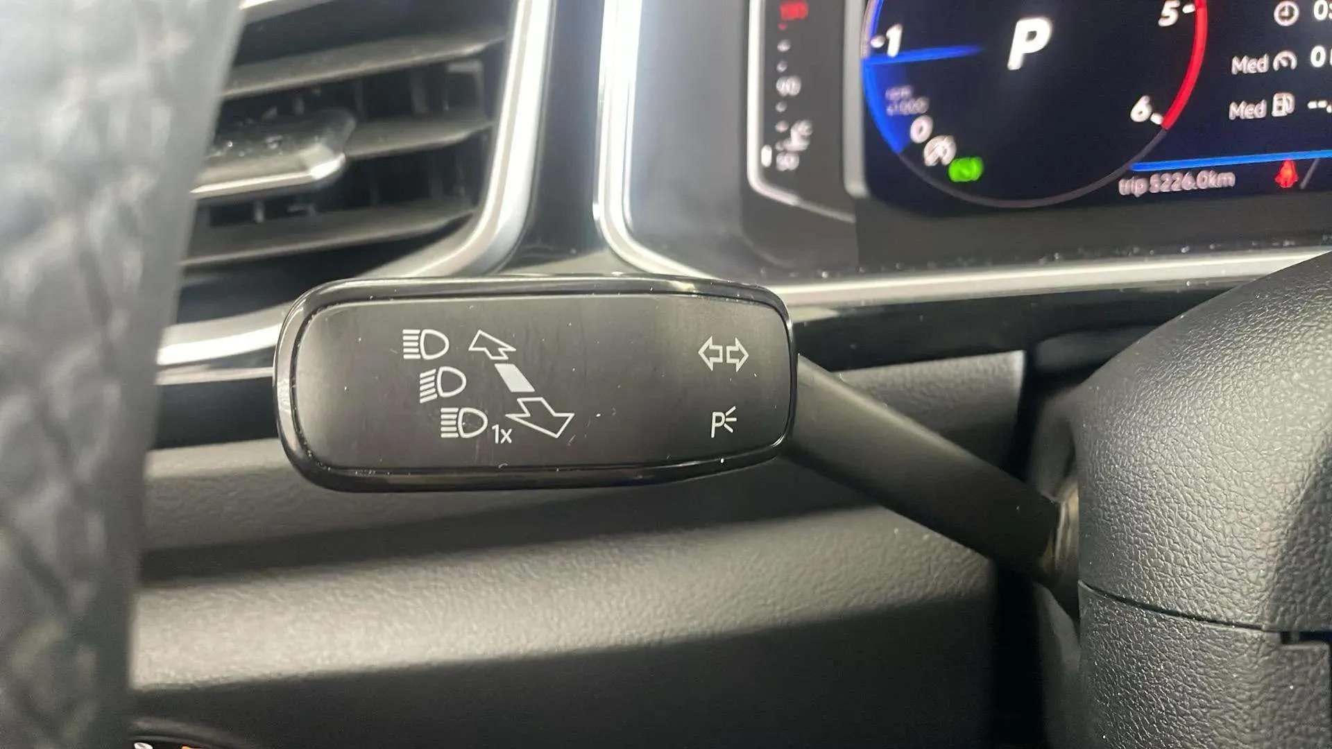 Volkswagen T-Roc R-Line 2.0 TDI DSG - foto 26