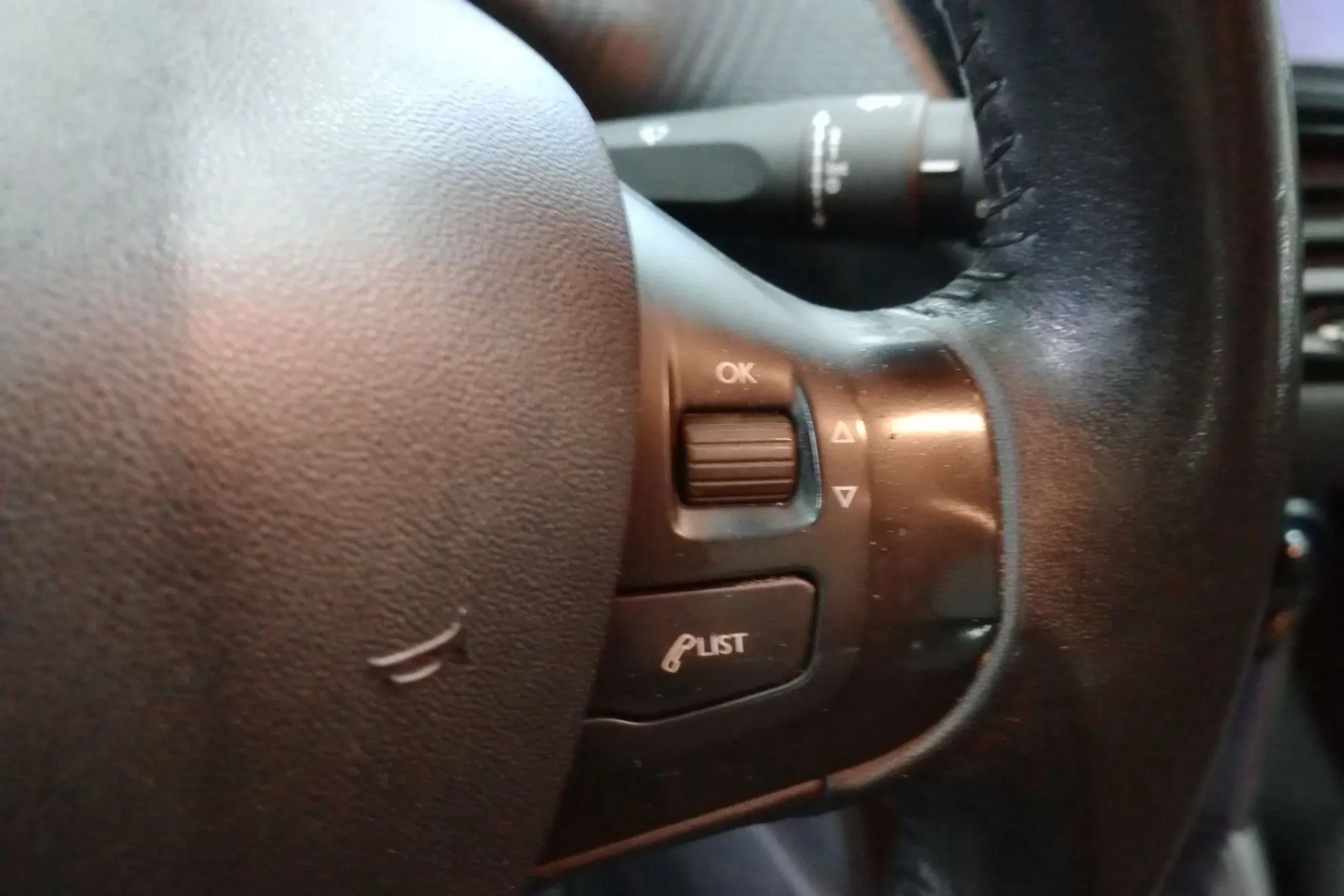 Peugeot 208 Allure 1.2L PureTech 82 - foto 17