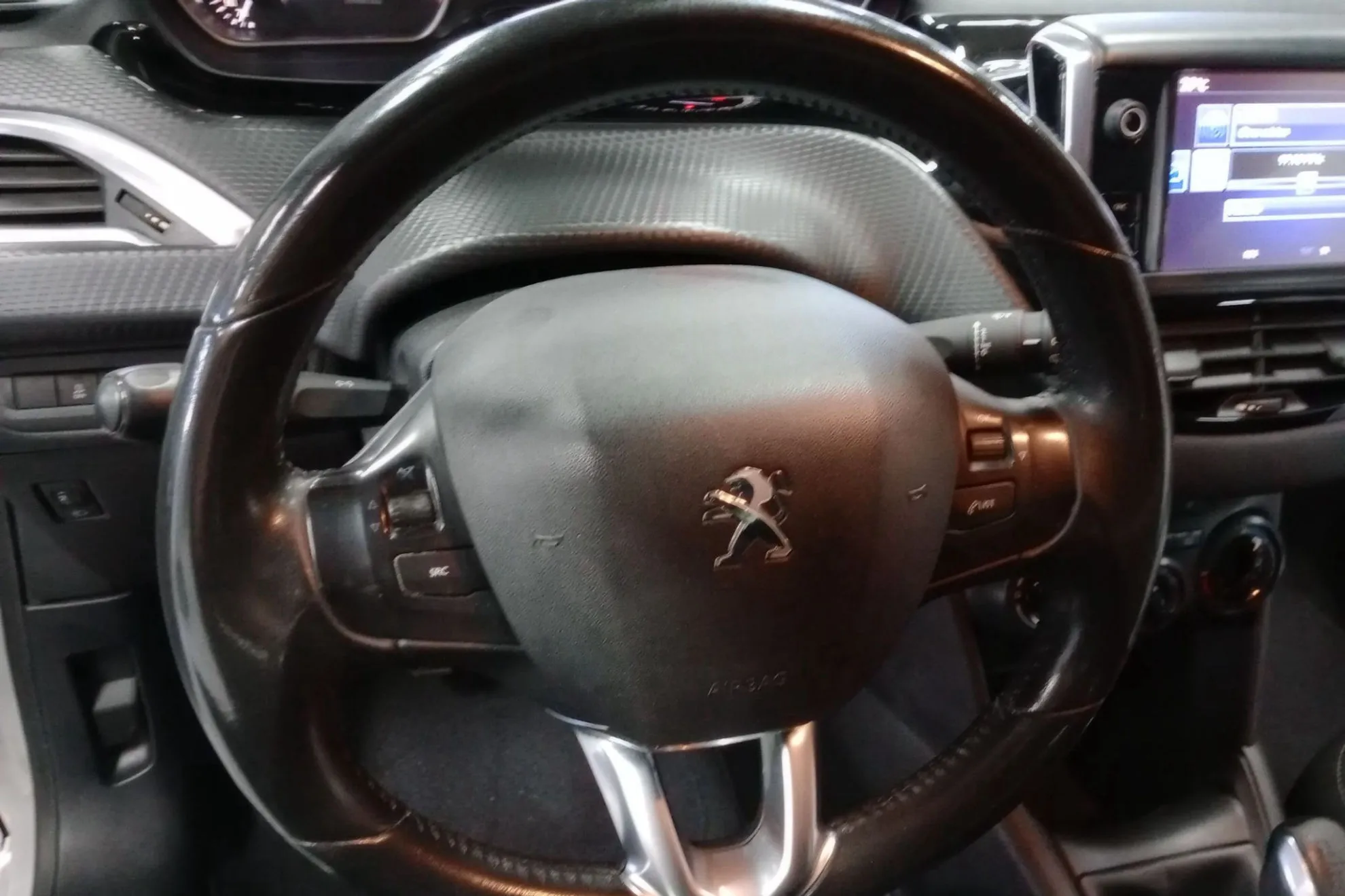 Peugeot 208 Allure 1.2L PureTech 82 - foto 12