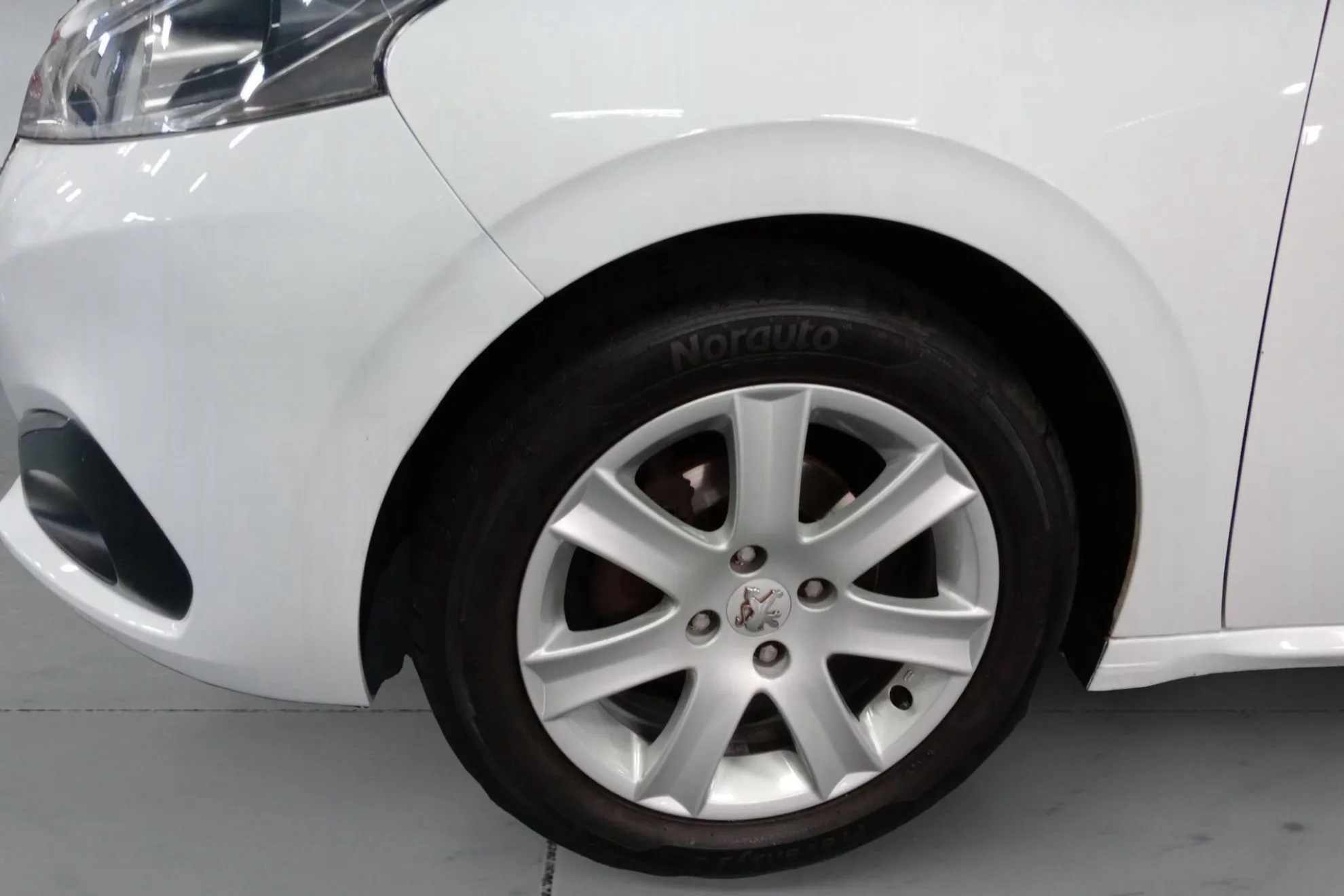 Peugeot 208 Allure 1.2L PureTech 82 - foto 19
