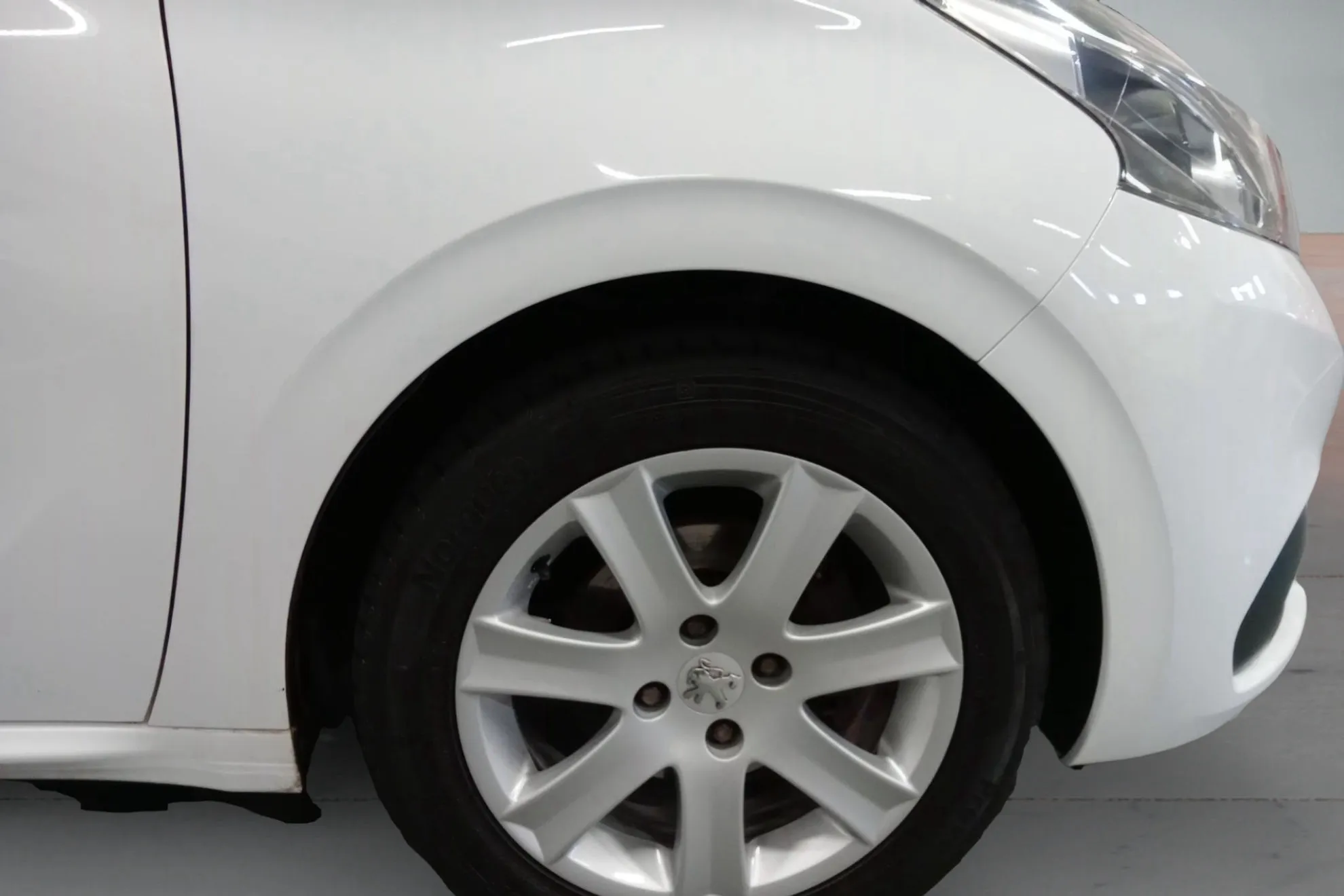 Peugeot 208 Allure 1.2L PureTech 82 - foto 18