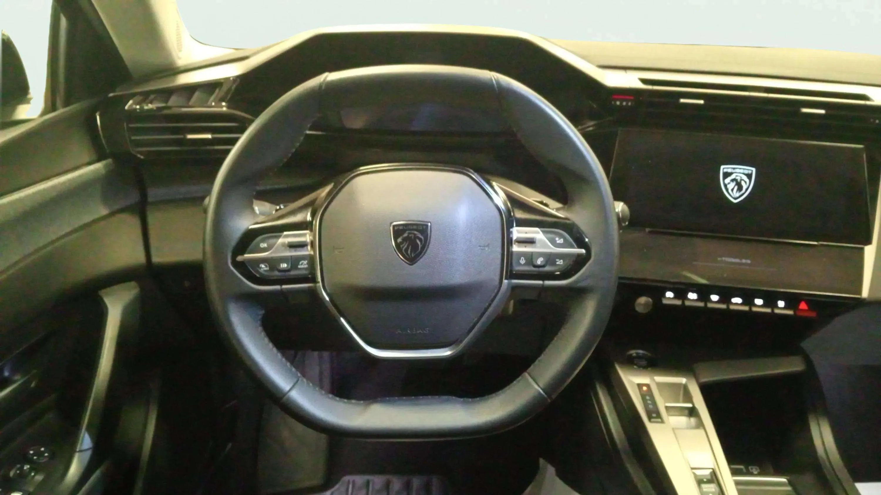 Peugeot 308 Allure BlueHDi 130 EAT8 - foto 11