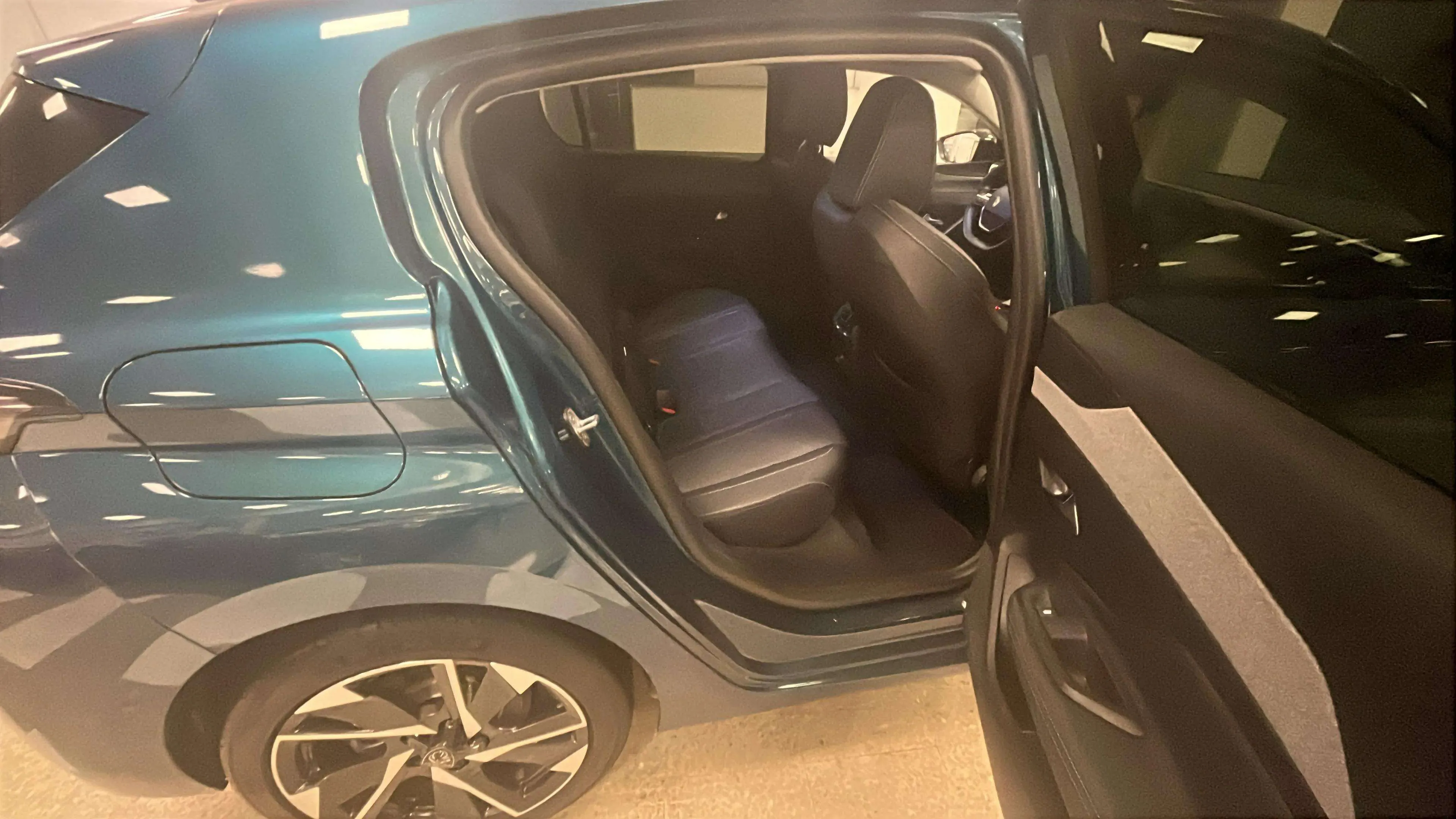 Peugeot 308 Allure BlueHDi 130 EAT8 - foto 16