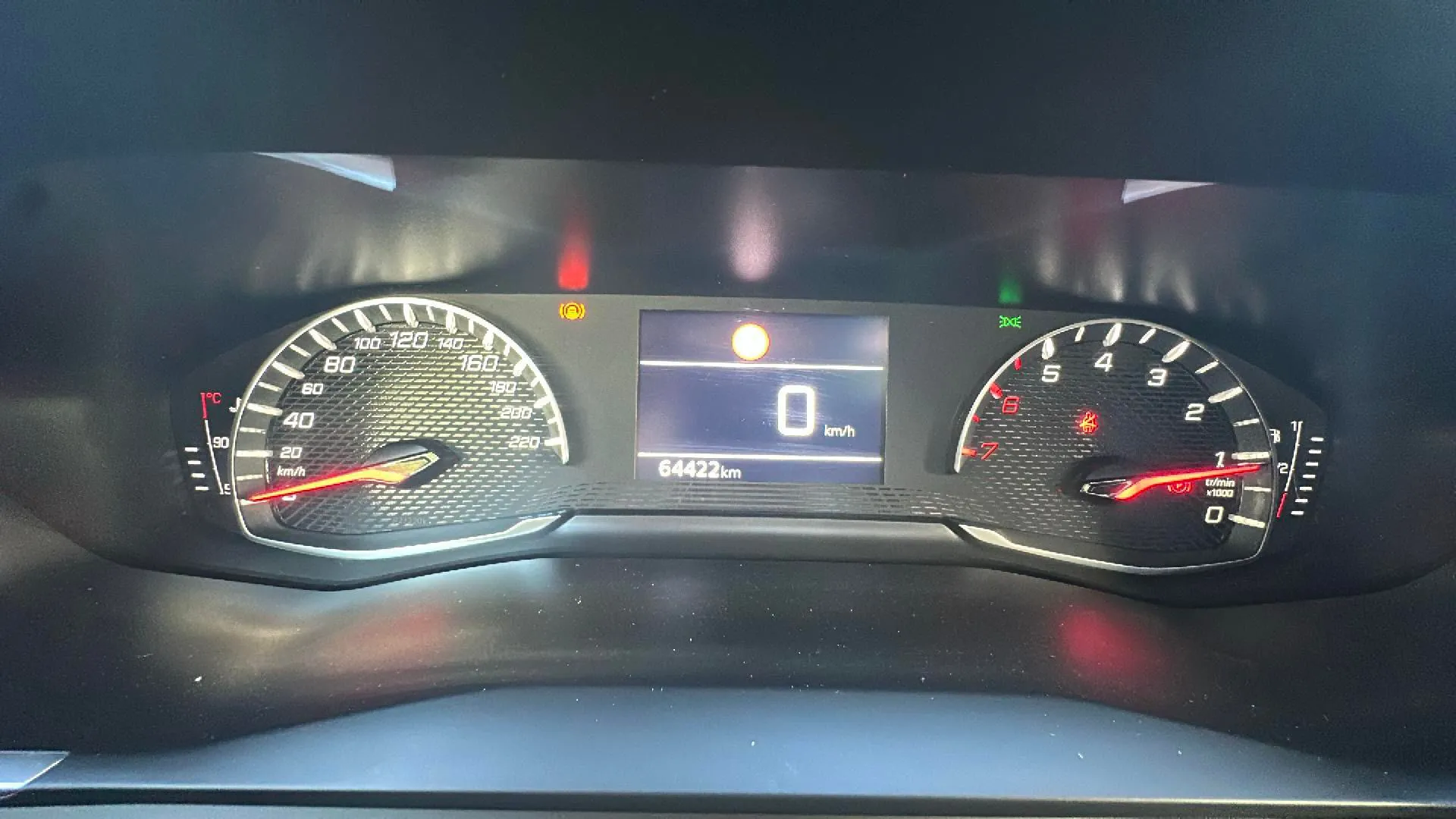Peugeot 208 Allure PureTech 100 - foto 11