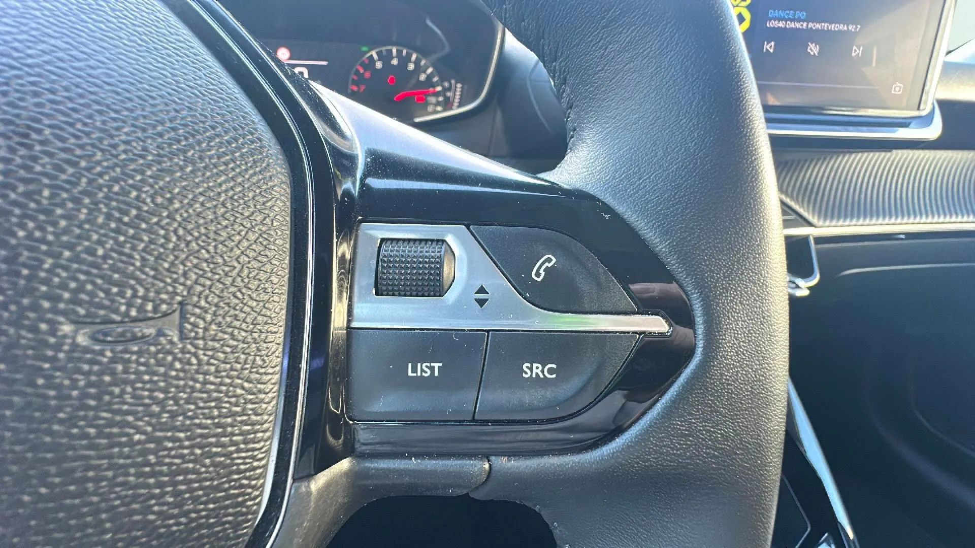 Peugeot 208 Allure PureTech 100 - foto 18