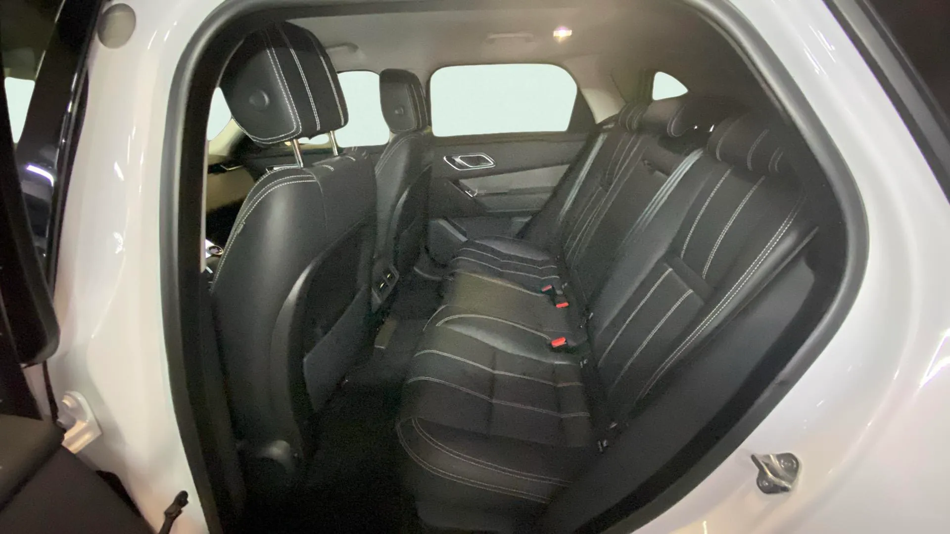 Land Rover Range Rover Velar 2.0D I4 4WD - foto 23