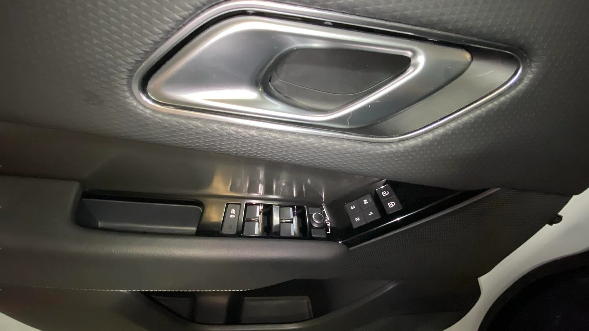 Land Rover Range Rover Velar 2.0D I4 4WD - foto 24