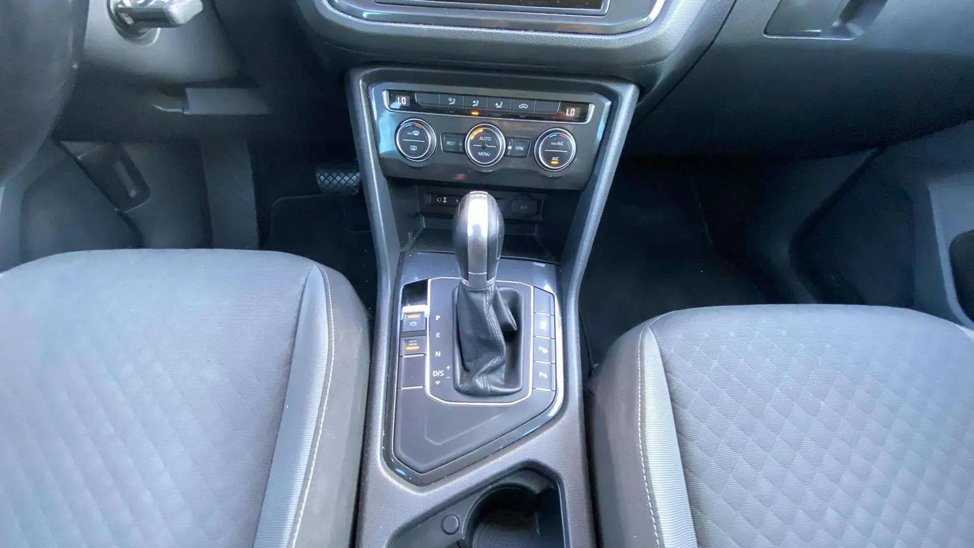 Volkswagen Tiguan Sport 2.0 TDI BMT DSG - foto 10
