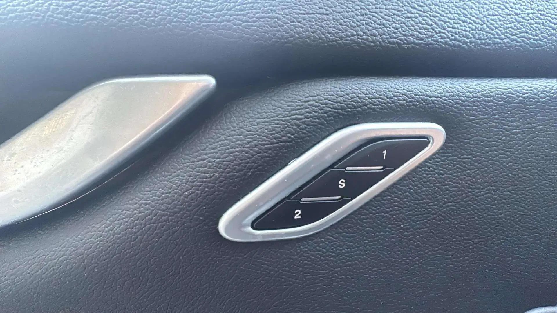 Maserati Ghibli 3.0 V6 DS RWD - foto 35