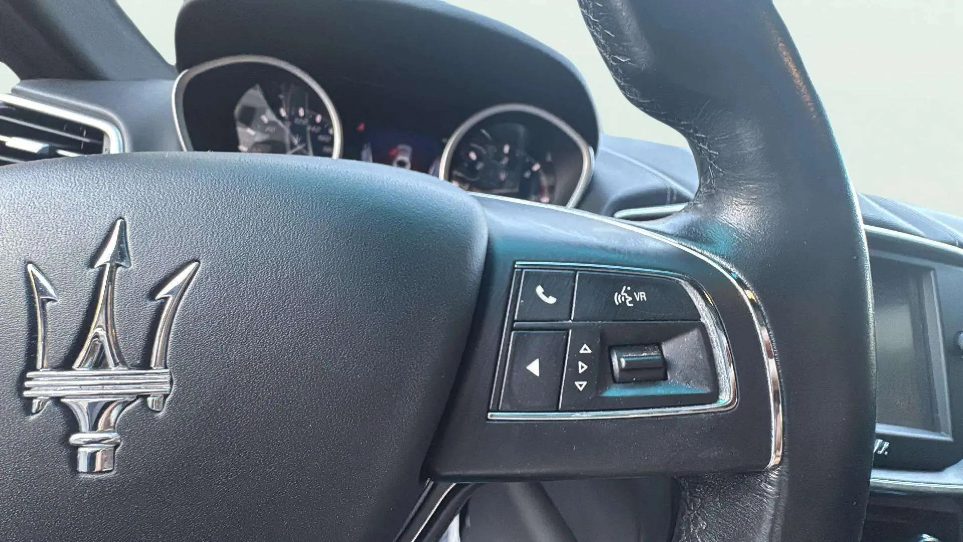 Maserati Ghibli 3.0 V6 DS RWD - foto 33