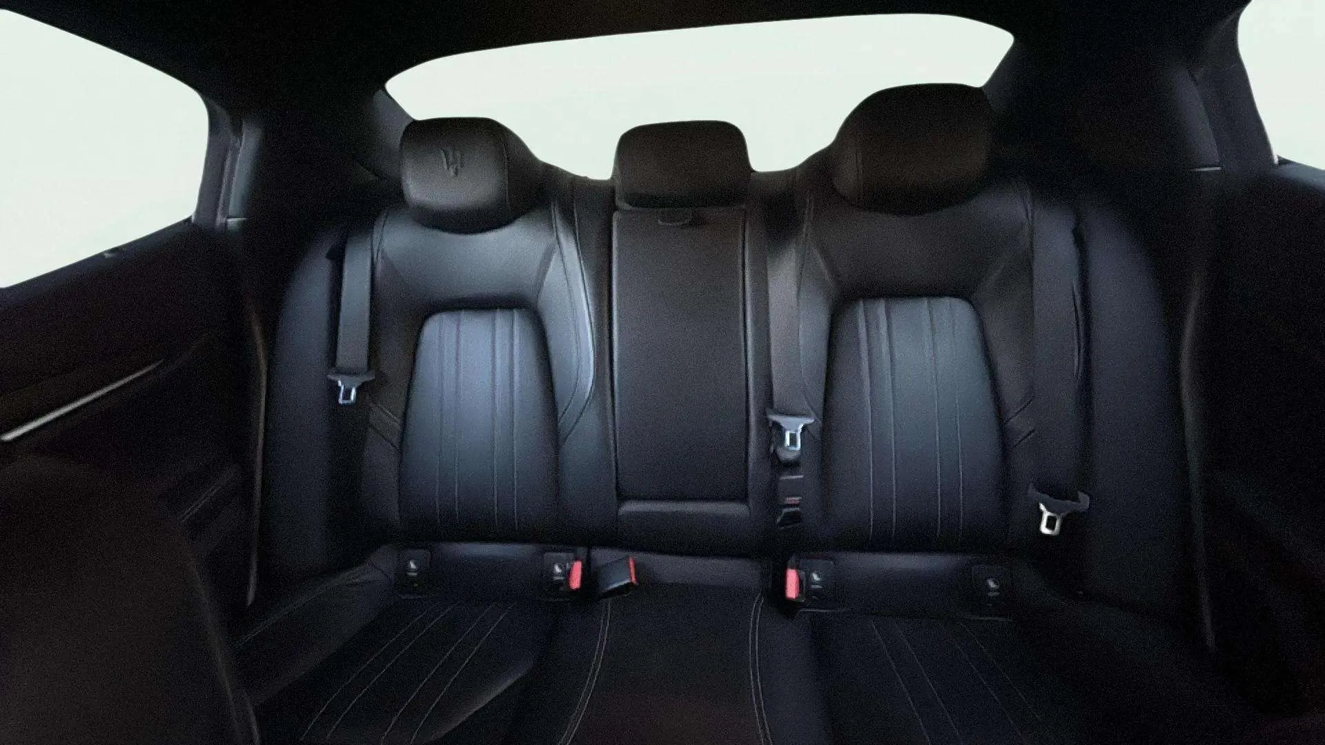 Maserati Ghibli 3.0 V6 DS RWD - foto 26