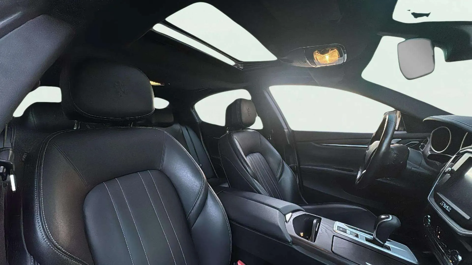 Maserati Ghibli 3.0 V6 DS RWD - foto 24