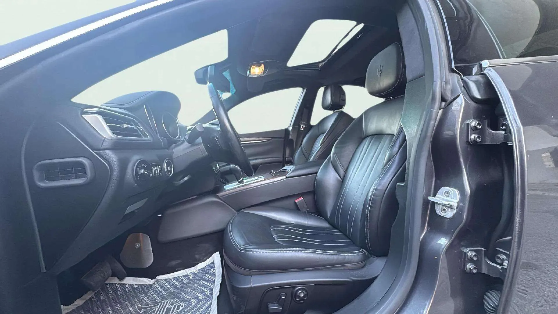 Maserati Ghibli 3.0 V6 DS RWD - foto 25