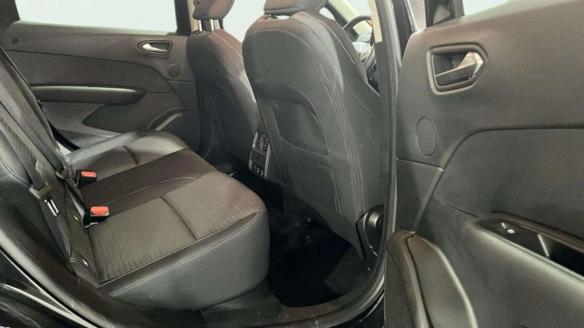 Renault Arkana Evolution TCe EDC mild hybr - foto 29