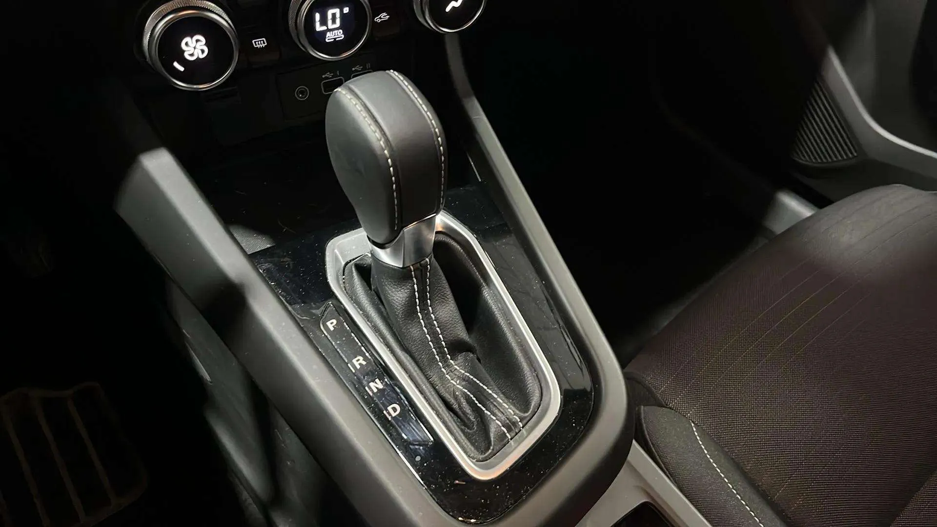 Renault Arkana Evolution TCe EDC mild hybr - foto 18