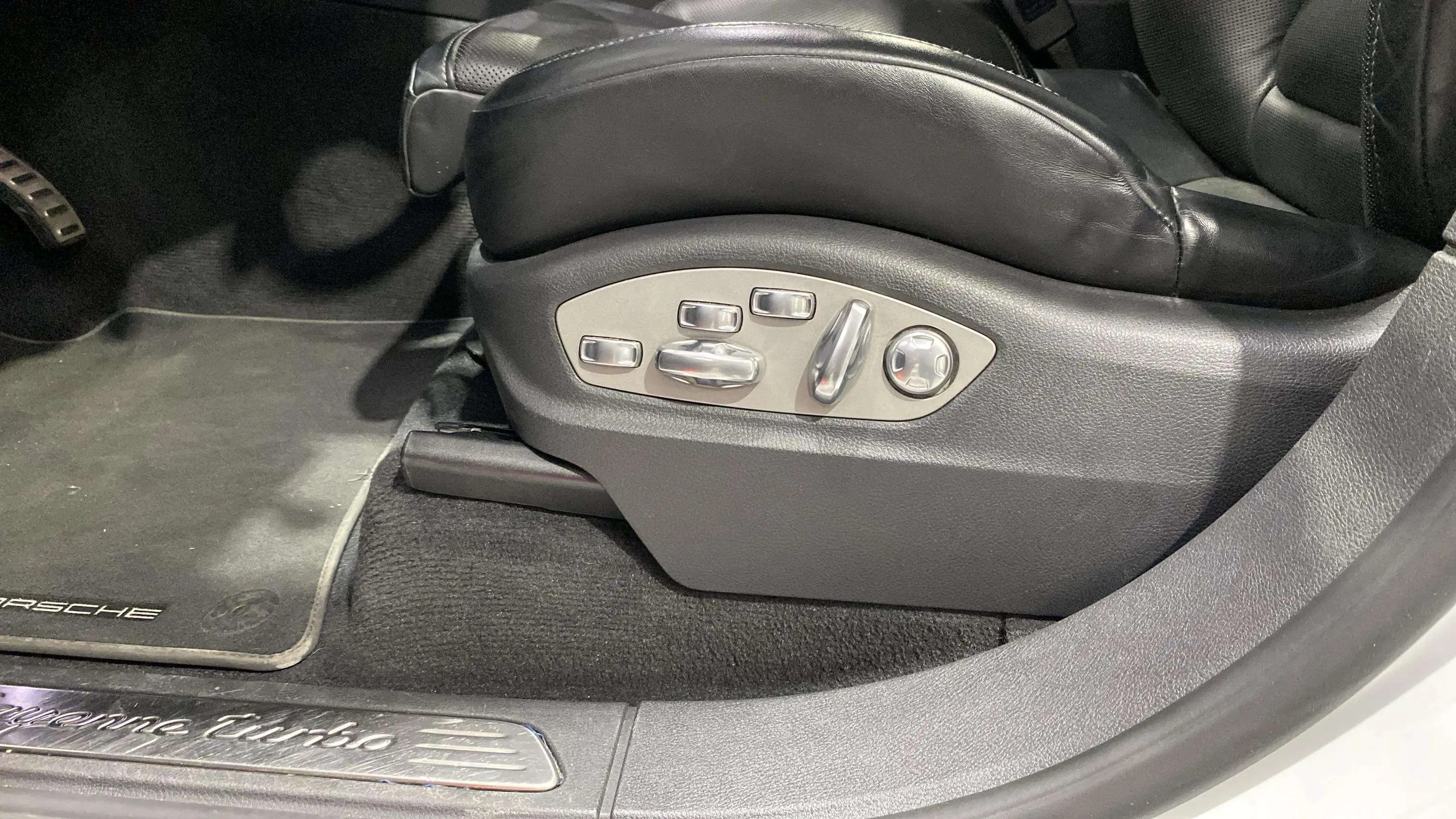 Porsche Cayenne Turbo - foto 16