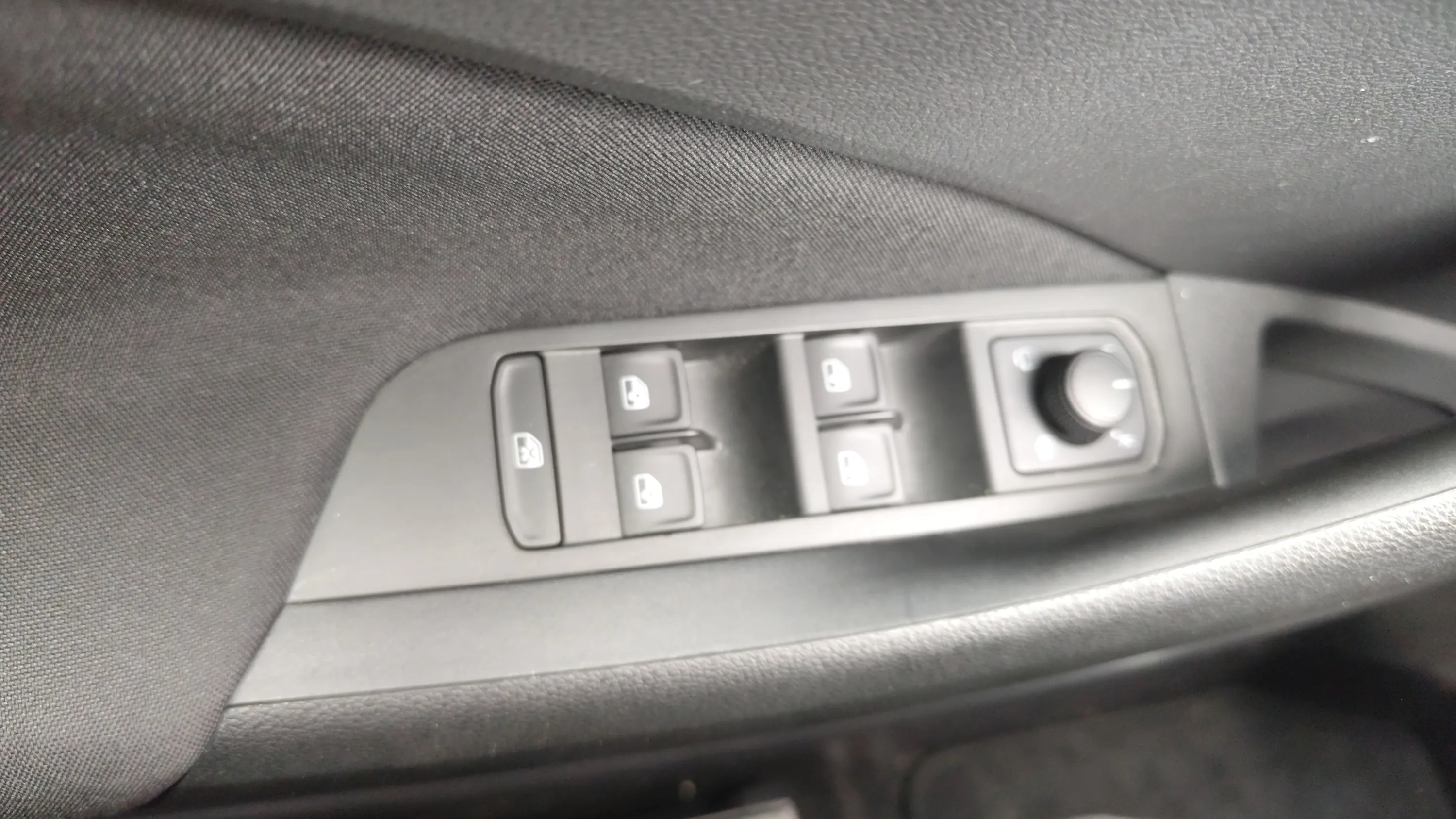 Škoda Kamiq 1.0 TSI DSG Ambition - foto 23
