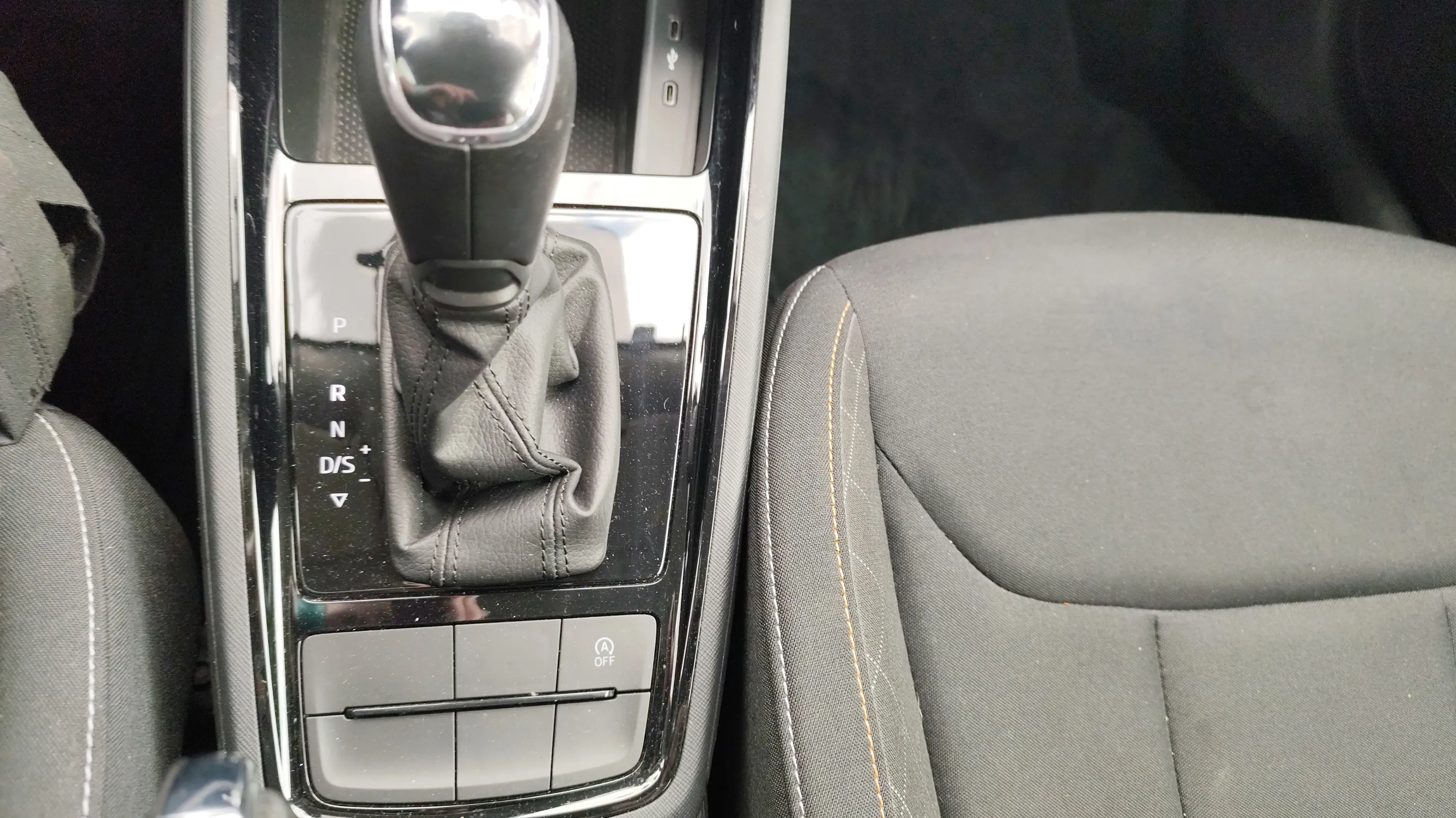 Škoda Kamiq 1.0 TSI DSG Ambition - foto 24