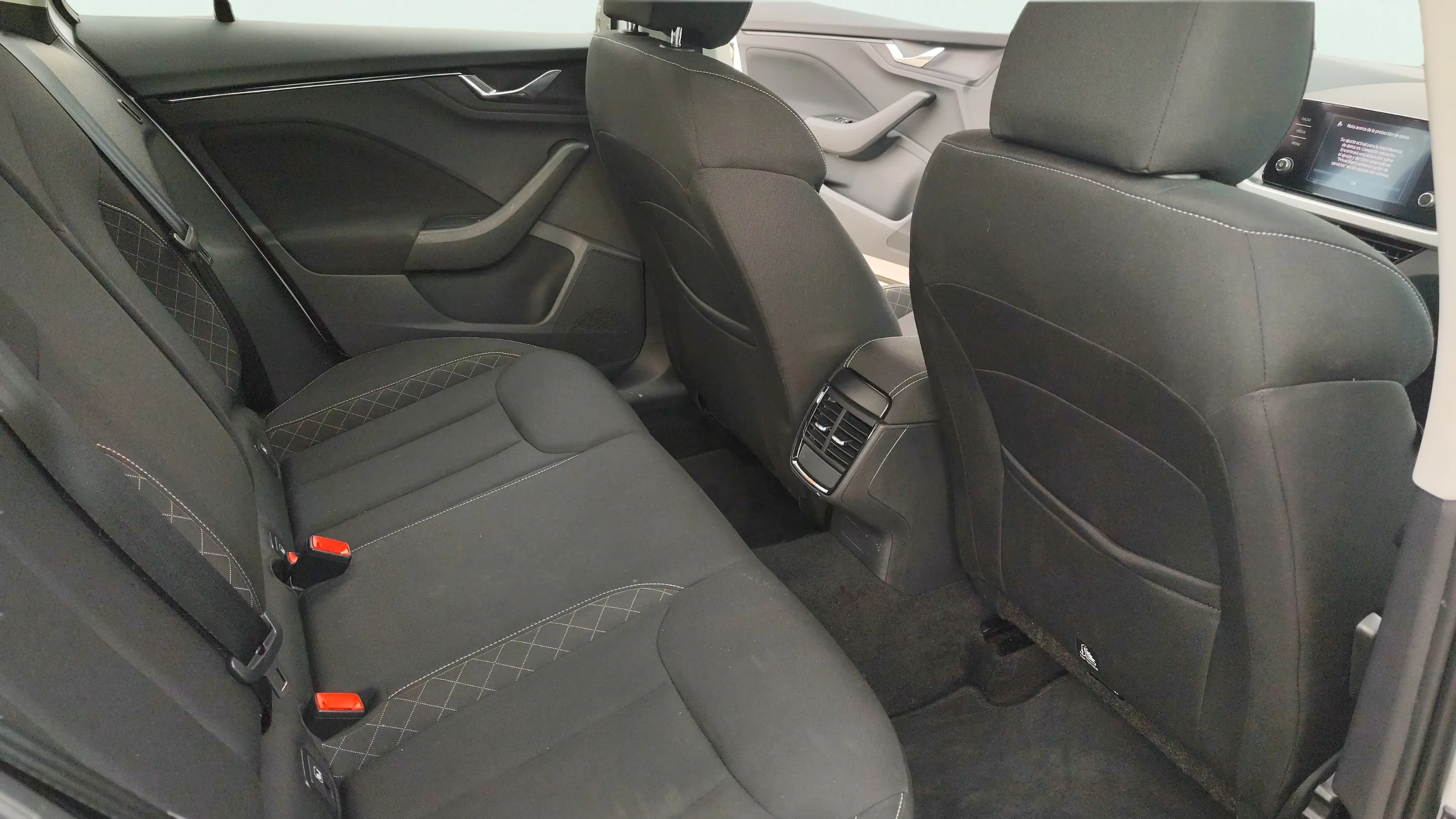 Škoda Kamiq 1.0 TSI DSG Ambition - foto 15