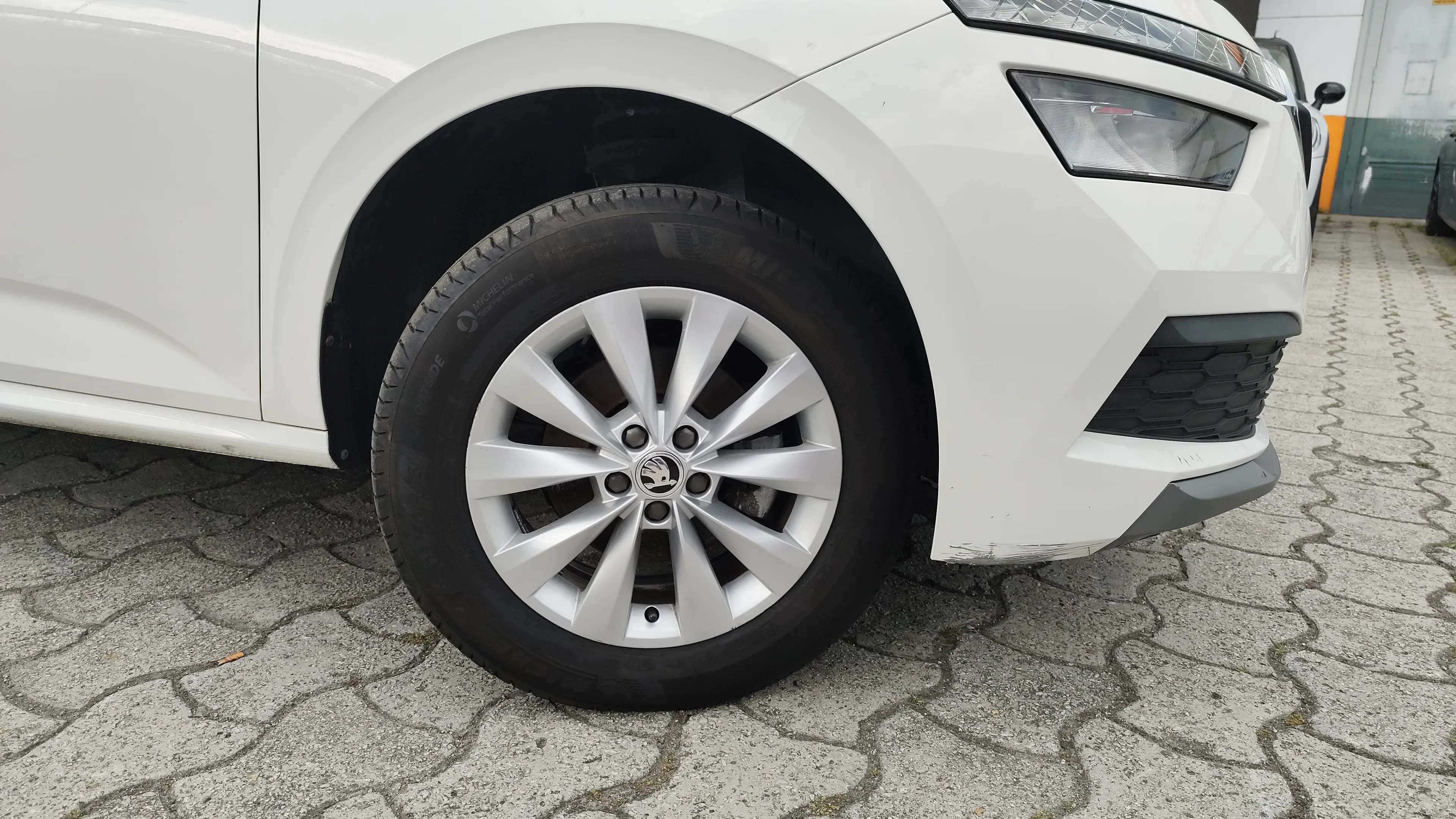 Škoda Kamiq 1.0 TSI DSG Ambition - foto 17