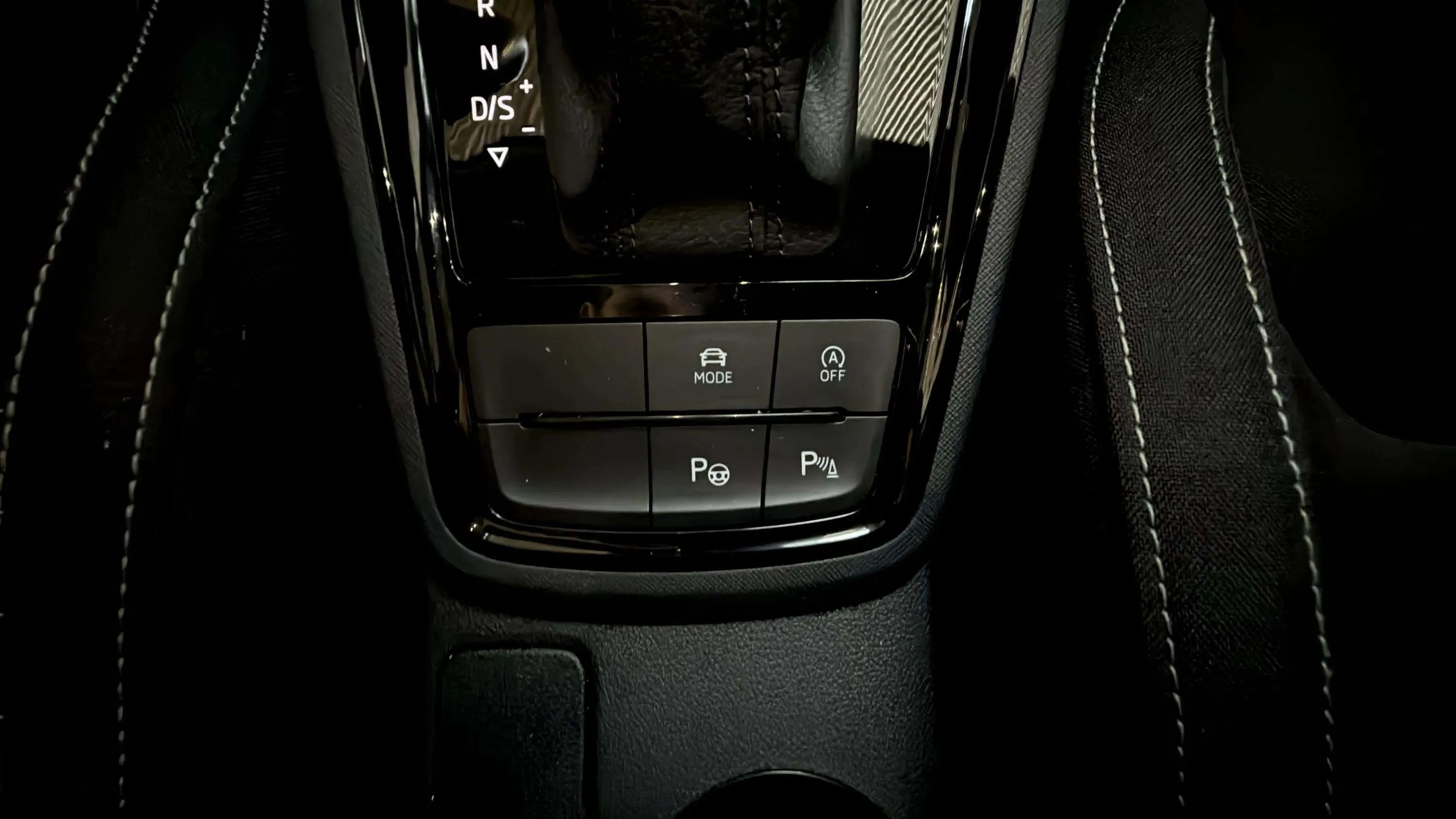 Škoda Kamiq 1.6 TDI DSG Sport - foto 24